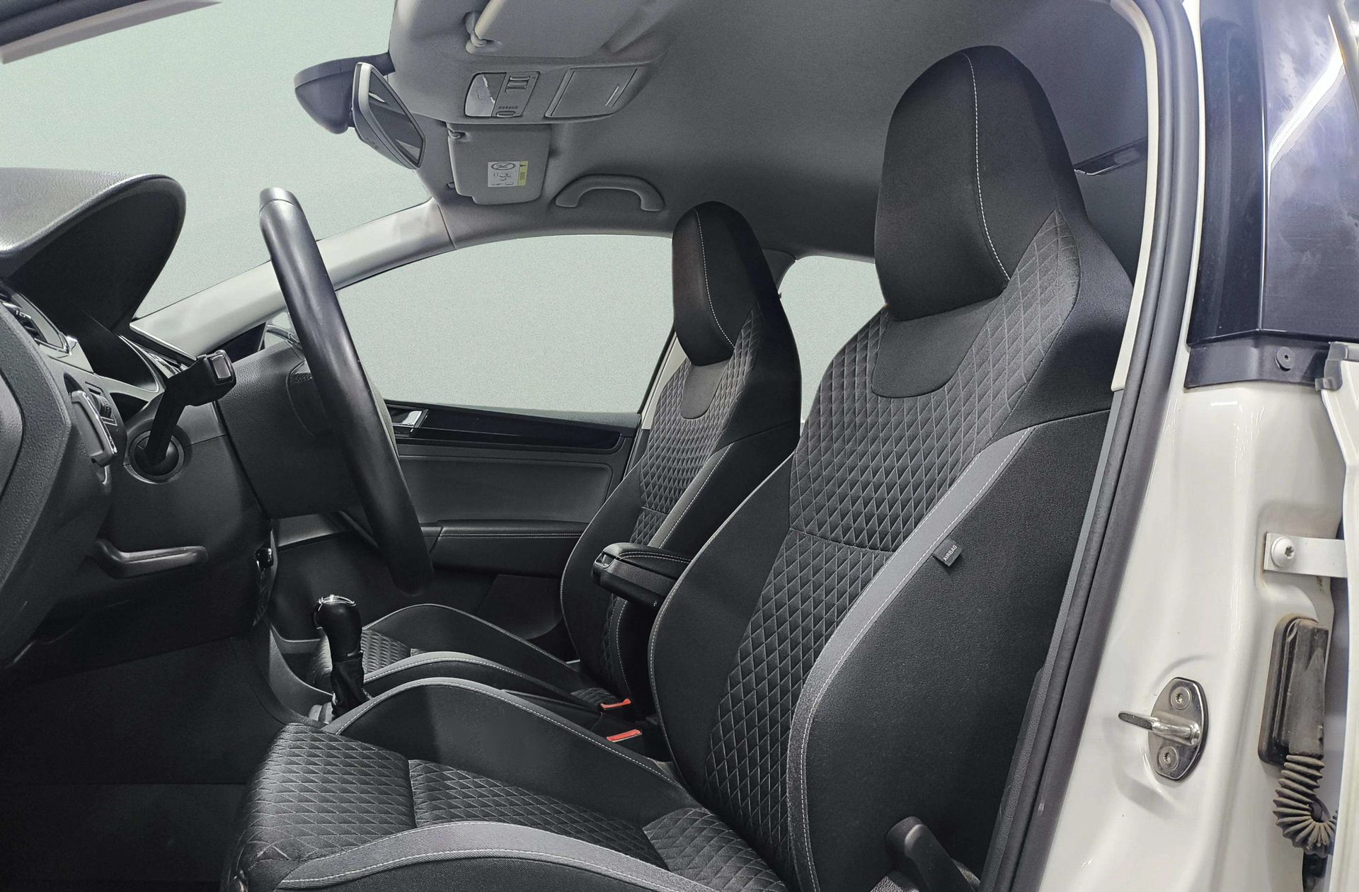 Škoda Spaceback 1.4 TSI Like DSG - foto 10