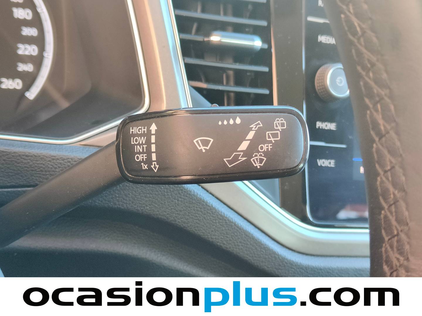 Foto Volkswagen T-Roc Volkswagen T-Roc Advance R-Line 1.0 TSI (110 CV)