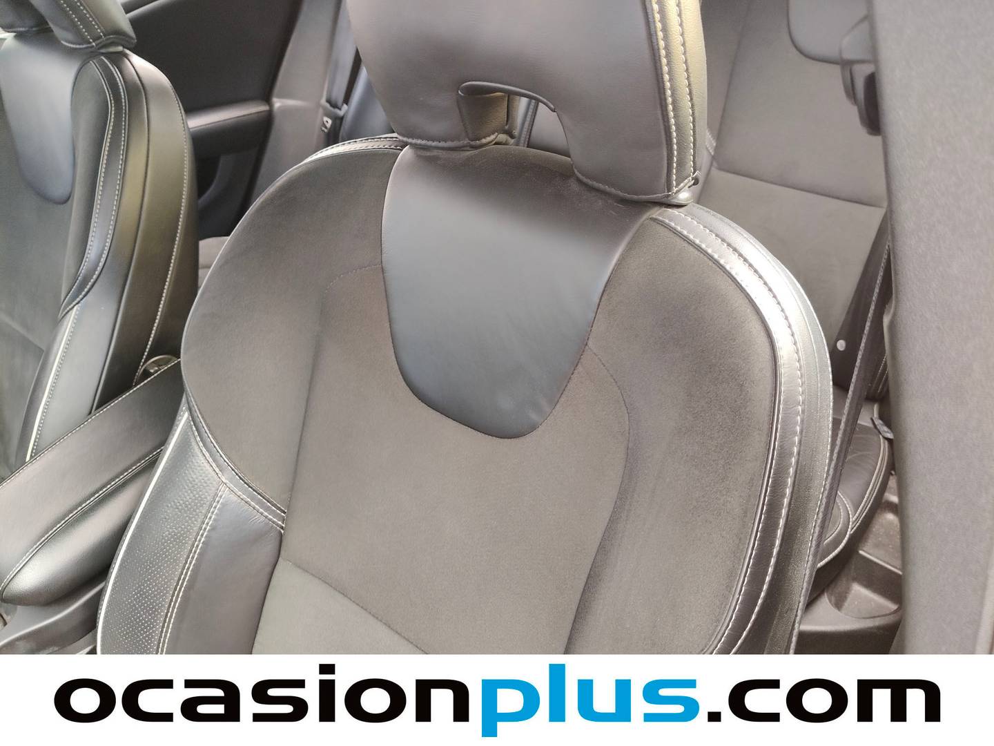 Extras del Volvo V40 Volvo V40 R-Design Momentum Auto (152 CV)