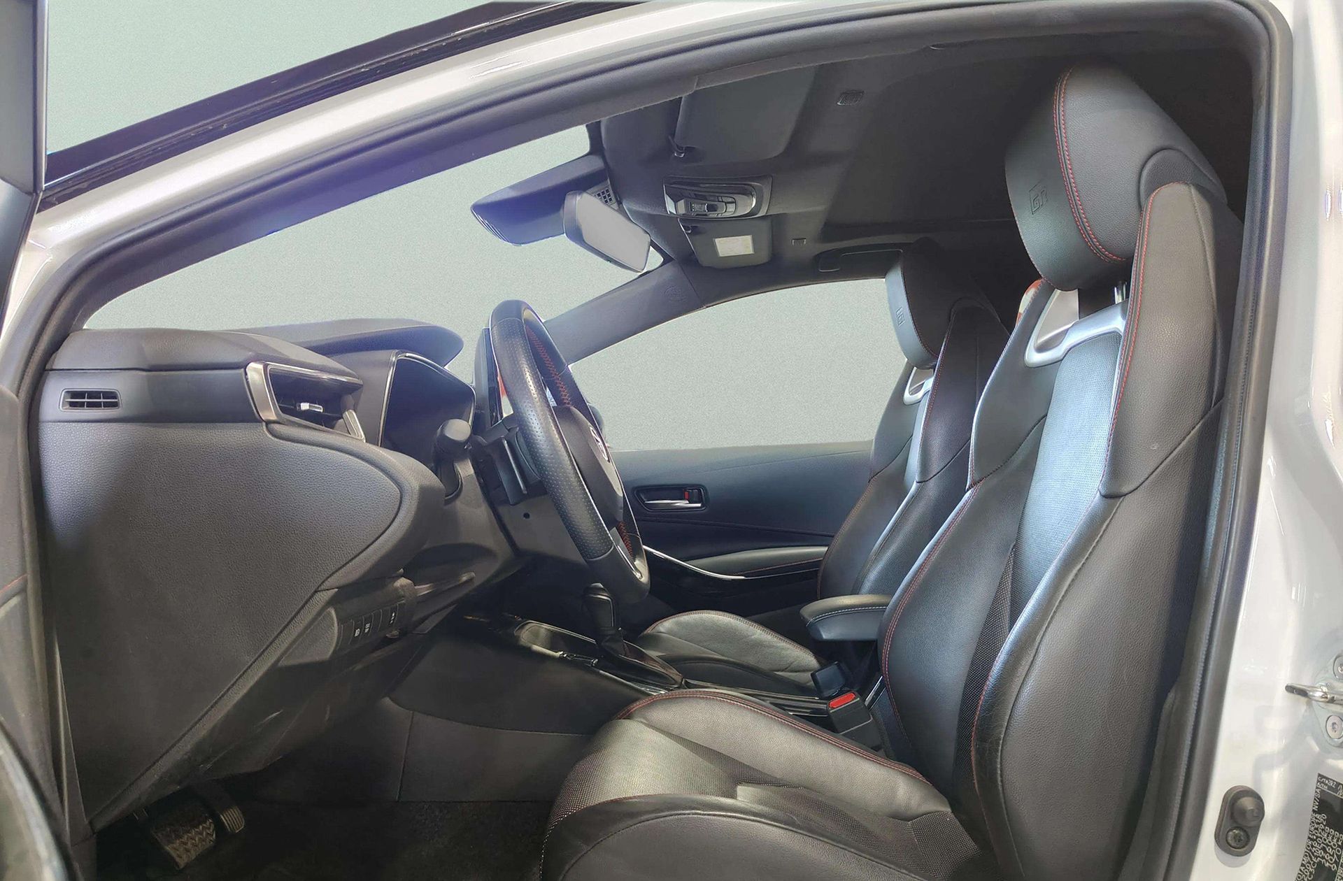 Toyota Corolla 200H GR-Sport - foto 12