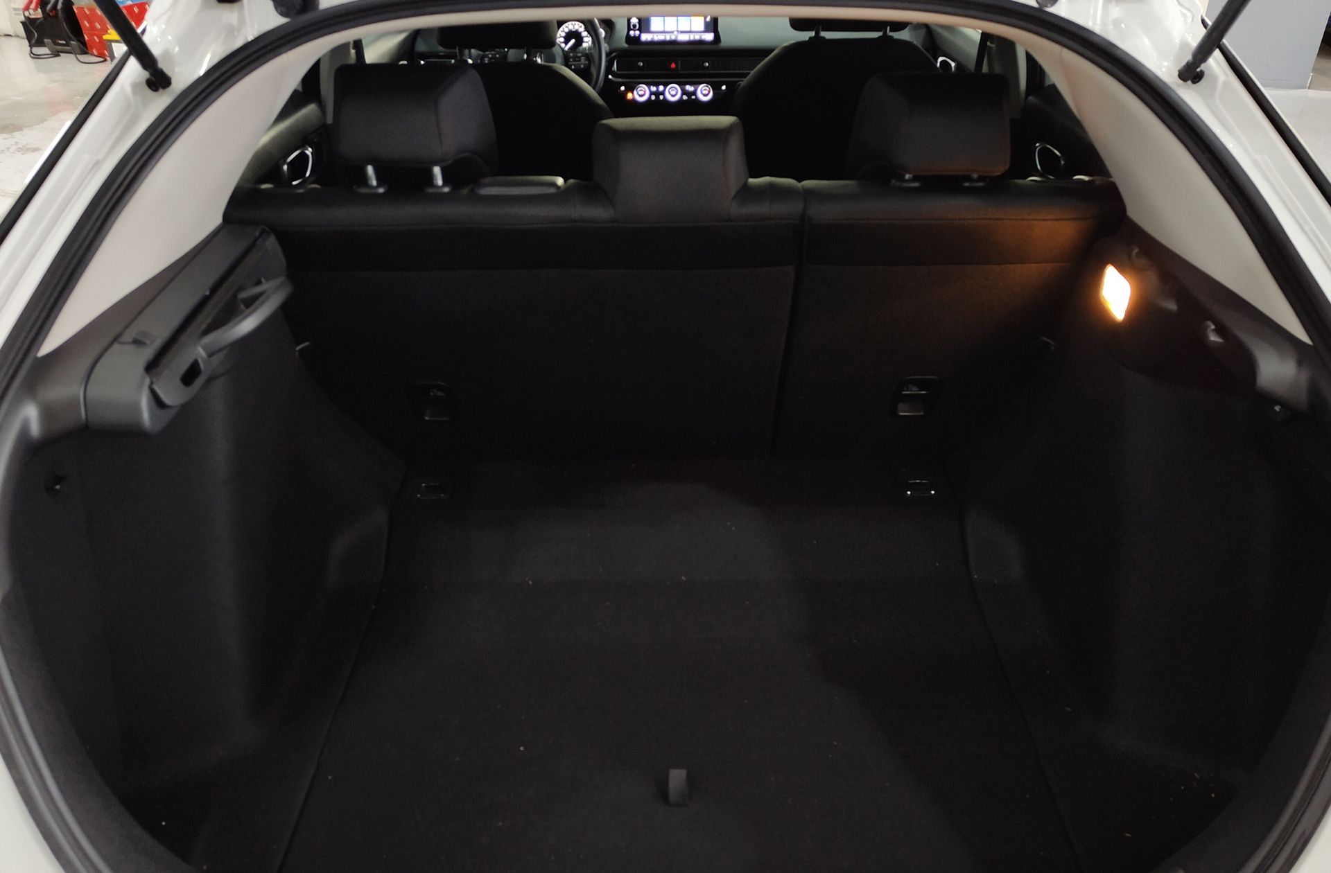Honda Civic 2.0 i-MMD Elegance CVT - foto 17