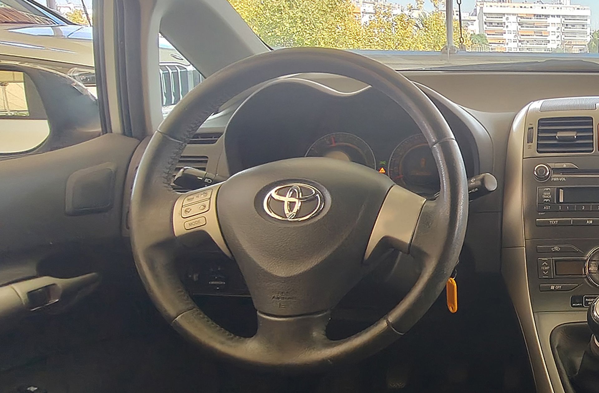 Toyota Auris 1.4 VVT-i - foto 19