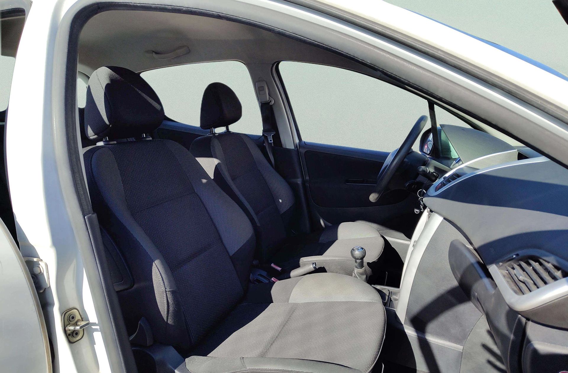 Peugeot 207 1.4 HDi FAP - foto 14