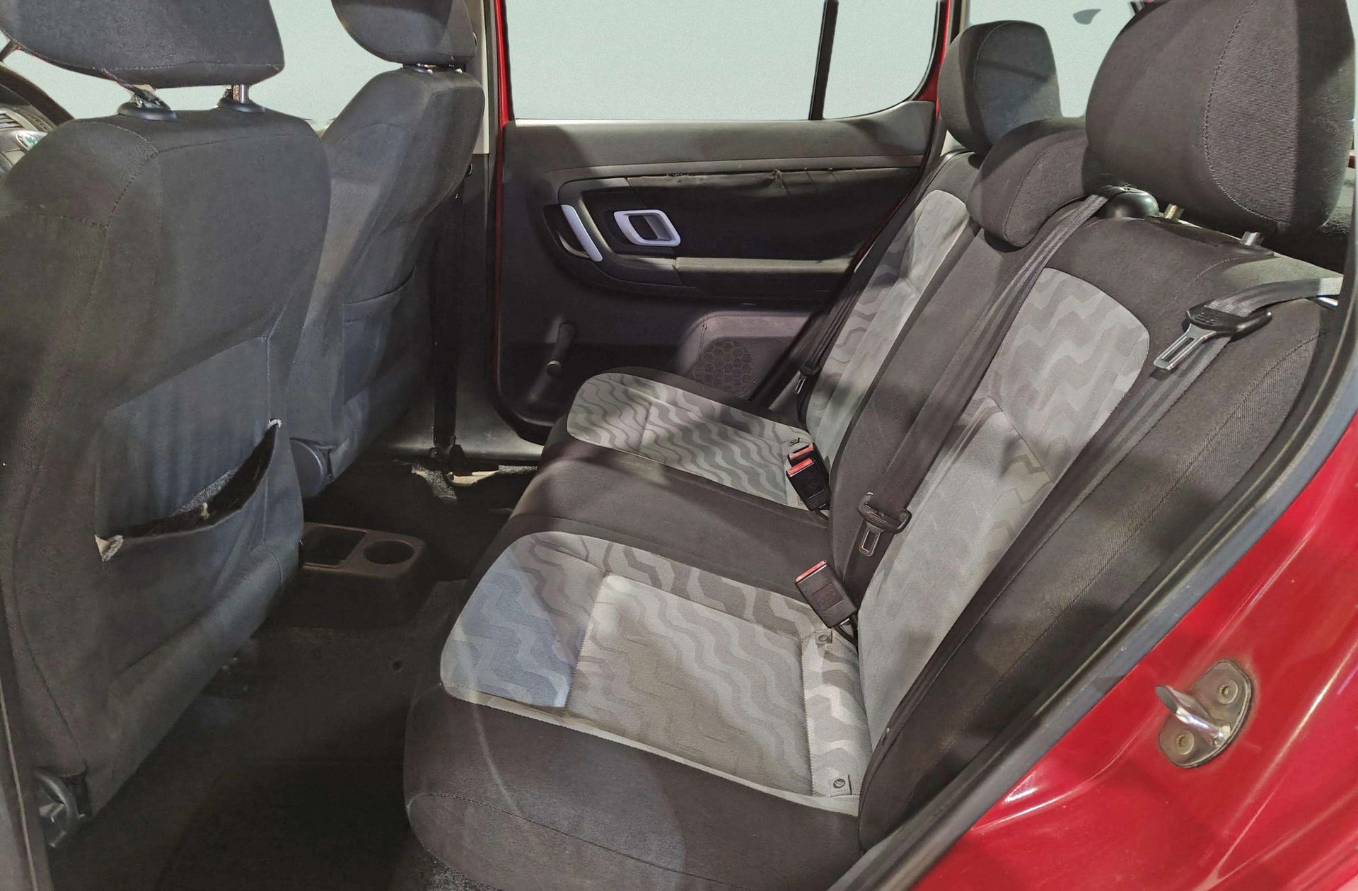 Škoda Fabia 1.2 Young - foto 8