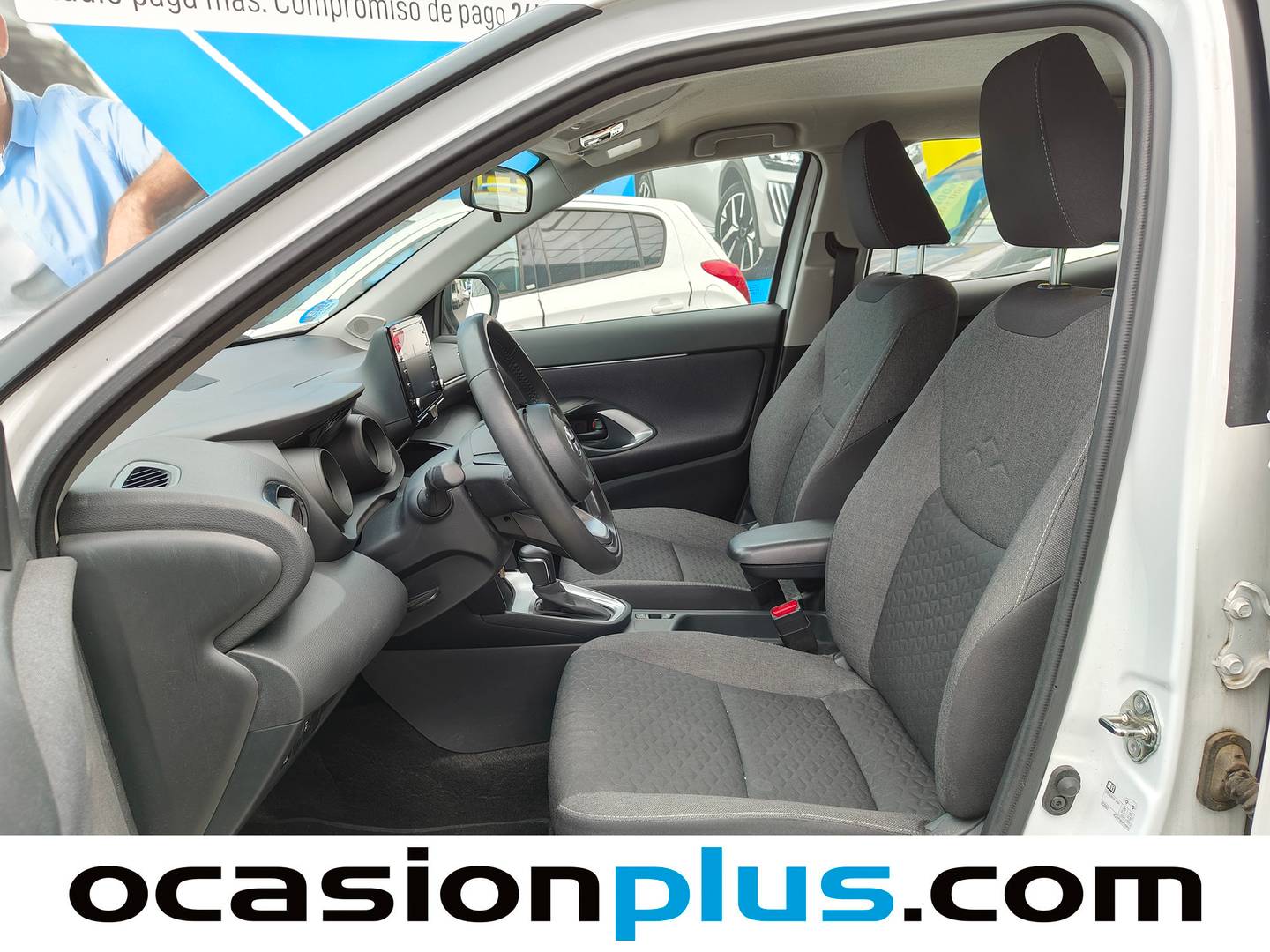 Foto asientos delanteros Toyota Yaris Cross Toyota Yaris Cross 120H Business Plus (116 CV)