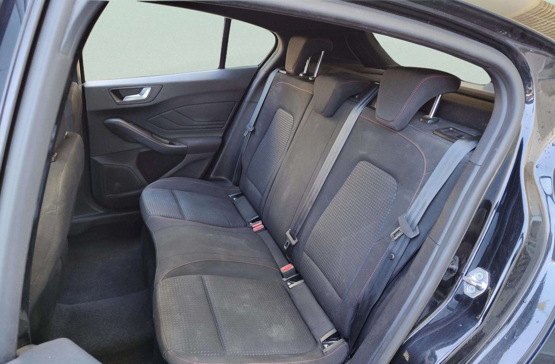 Ford Focus 1.0 EcoBoost MHEV ST-Line - foto 13
