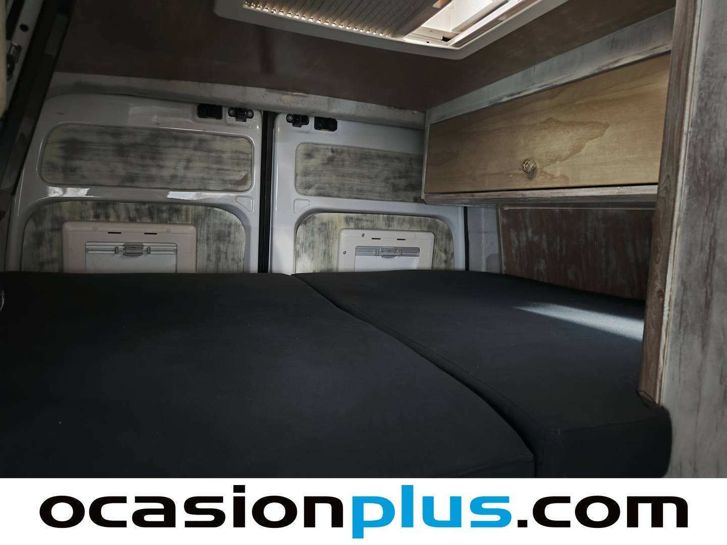 Foto Volkswagen Crafter Volkswagen Crafter Furgon Batalla Media TA 2.0 TDI BMT 3.500  (140 CV) 4 Plazas Camperizada