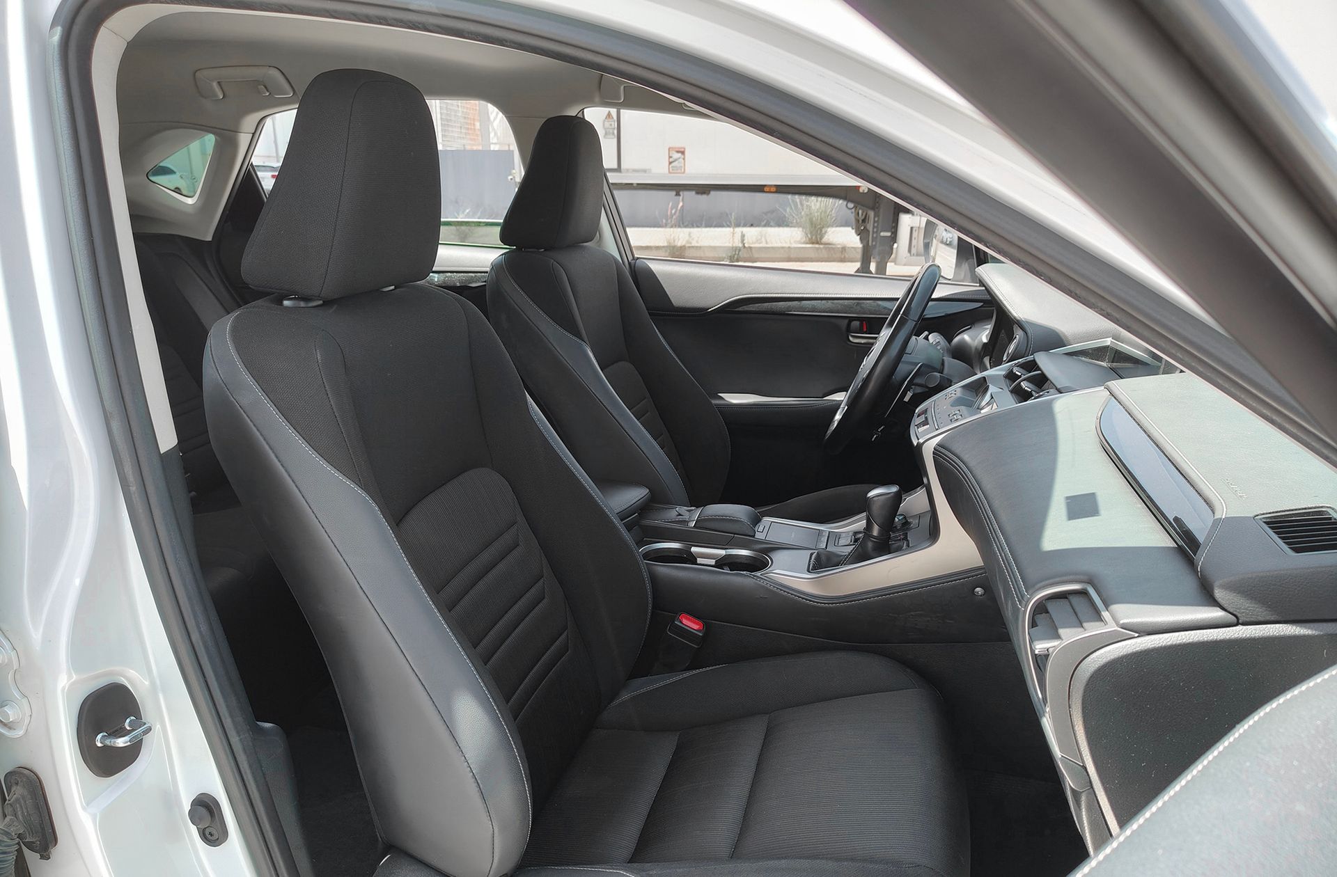 Lexus NX 300h Eco 2WD - foto 18