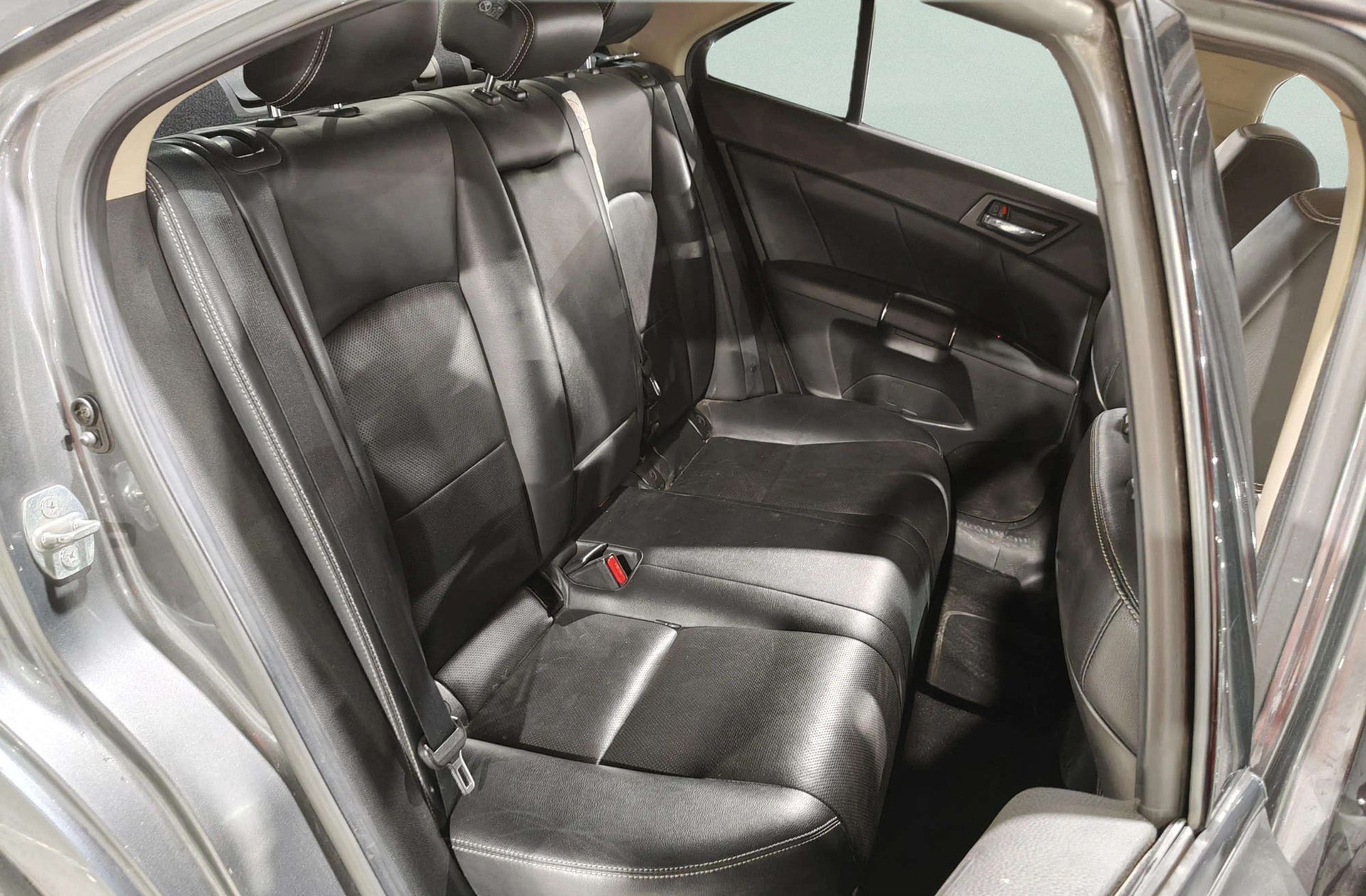 Suzuki Kizashi 2.4 Sport - foto 18