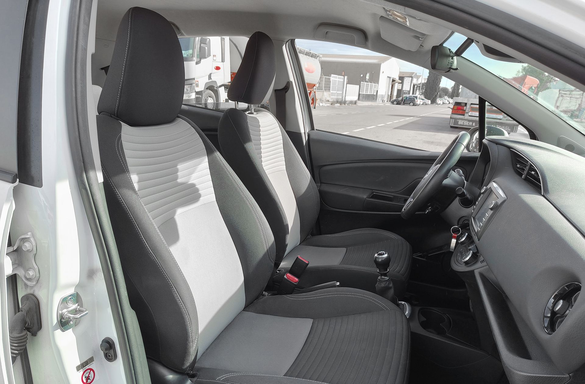 Toyota Yaris 1.5 Feel - foto 17