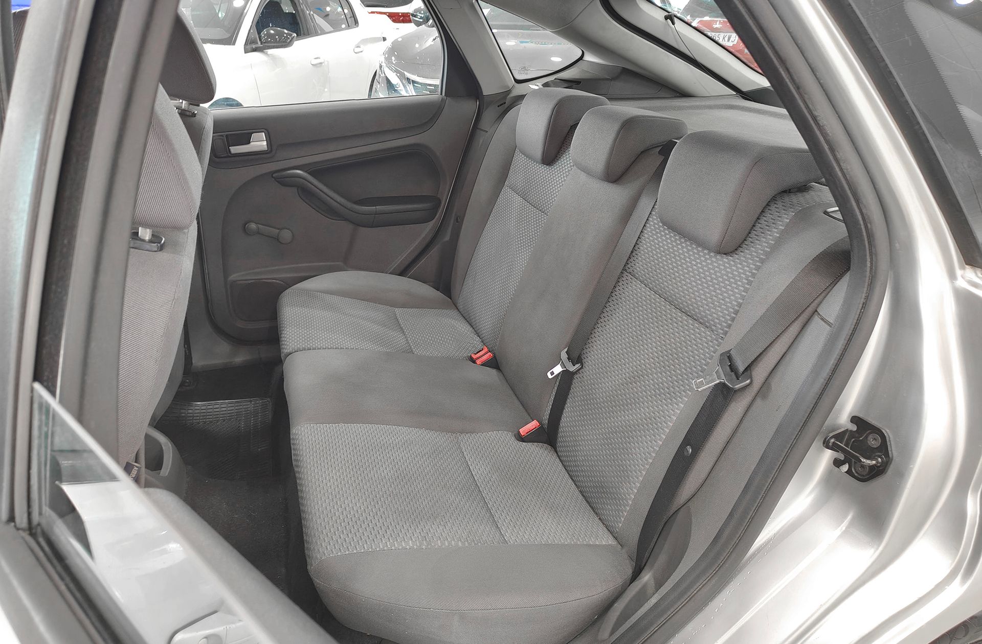 Ford Focus 1.6 Trend - foto 9