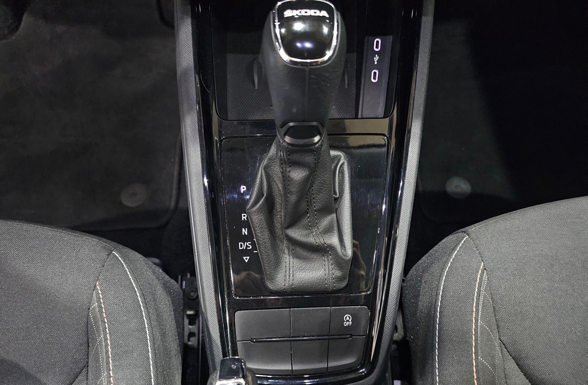 Škoda Kamiq 1.5 TSI Ambition DSG - foto 5