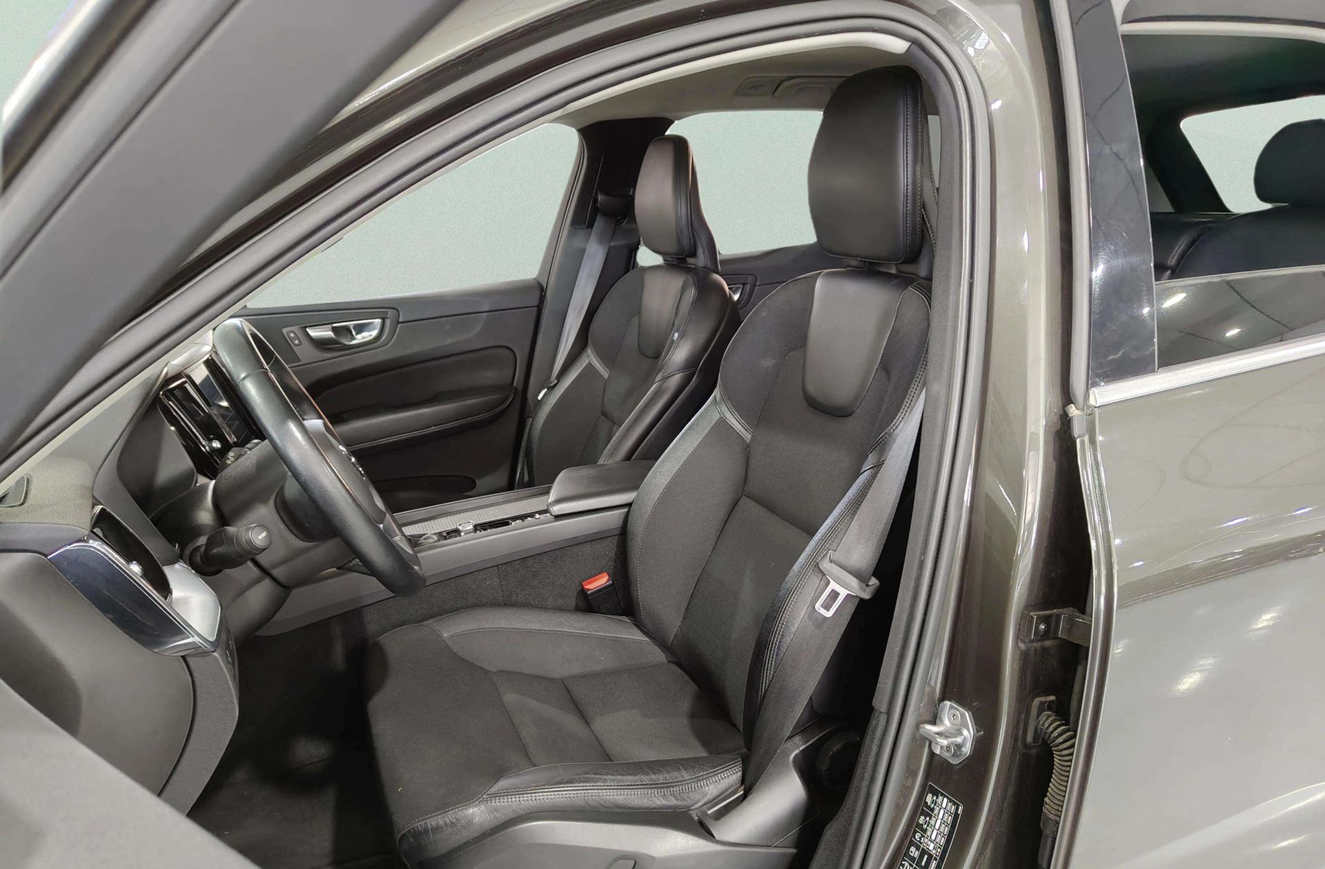Volvo XC60 D4 Business Plus - foto 11