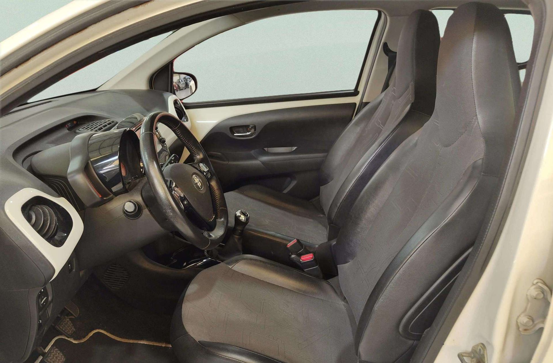 Toyota Aygo 1.0 x-sky - foto 11