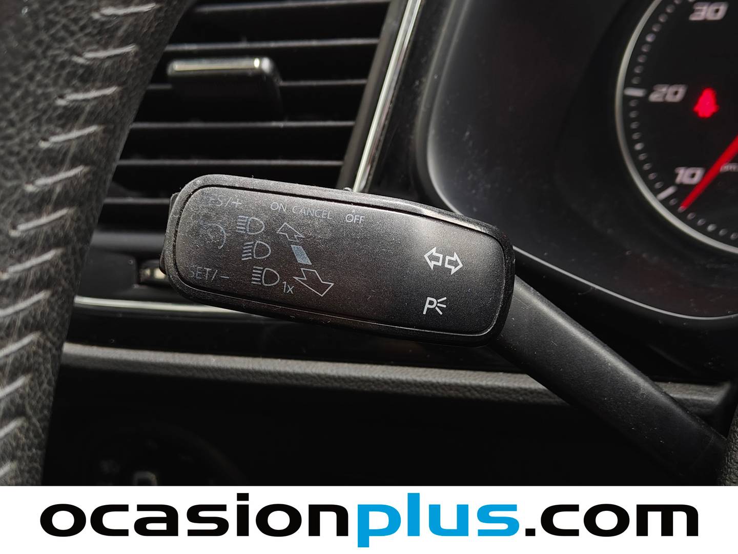 Extras y acabados del Seat León Seat León 1.6 TDI S&S Style (105 CV)