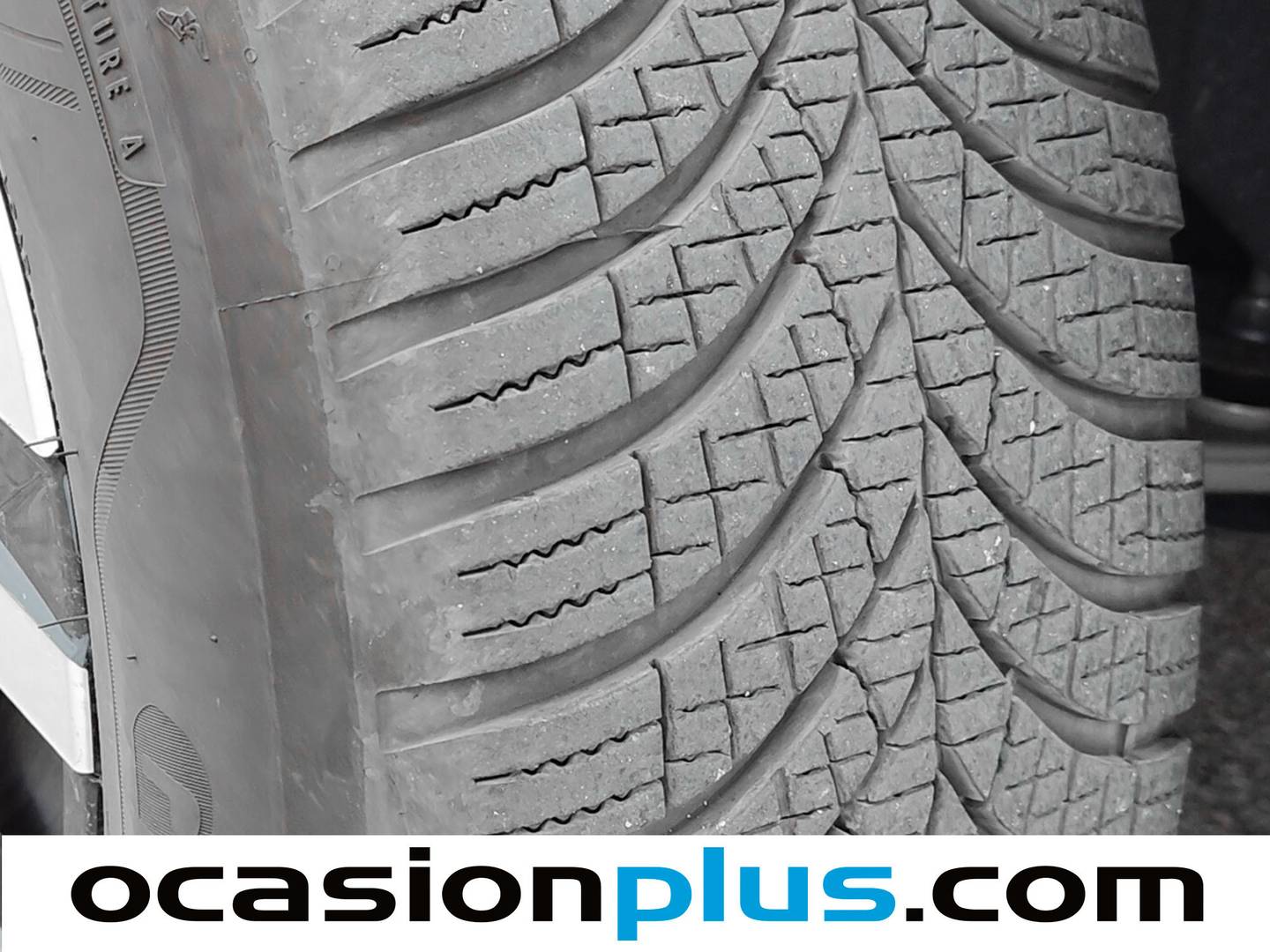 Foto Peugeot 2008 Peugeot 2008 Allure Hybrid eDCS6 (136 CV)