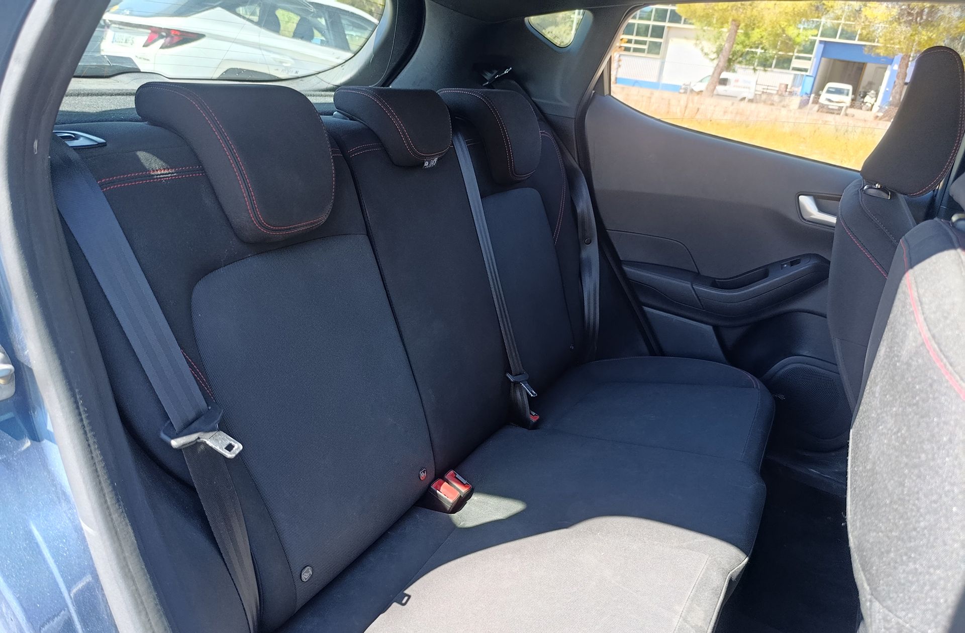 Ford Fiesta 1.0 EcoBoost MHEV ST-Line - foto 19
