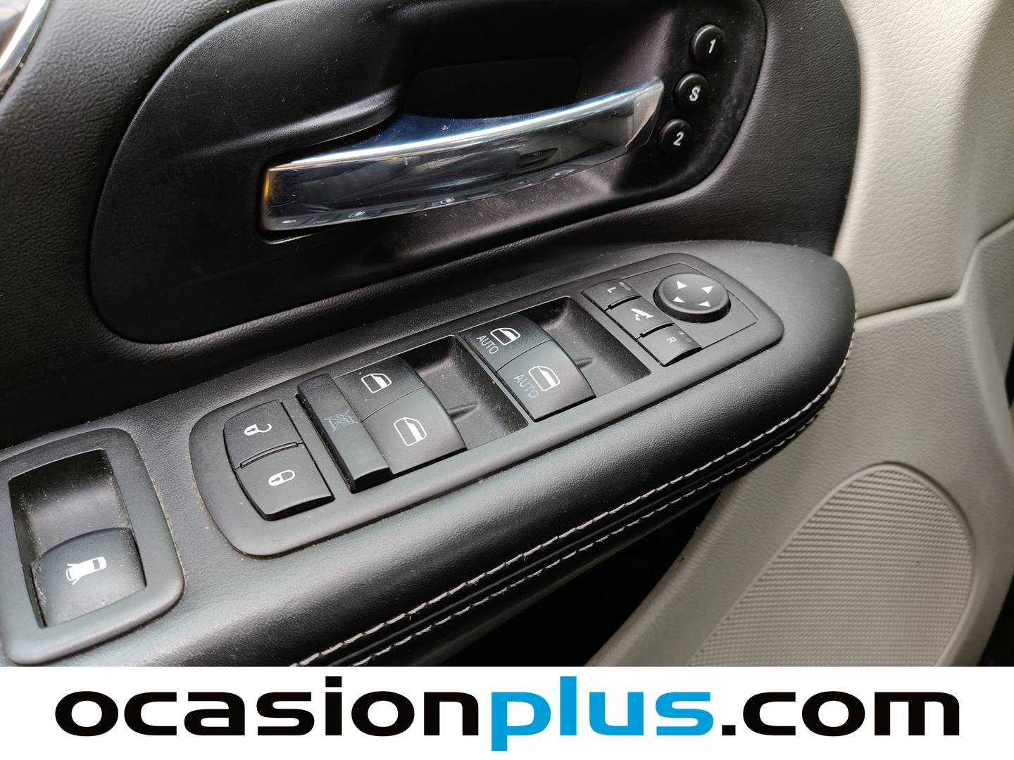 Lancia Voyager Lancia Voyager 2.8 CRD PLATINUM  (177 CV) 7 Plazas de segunda mano