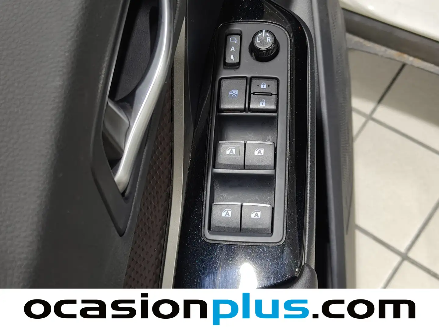 Foto Toyota C-HR Toyota C-HR 1.8 125H Style Plus (122 CV)