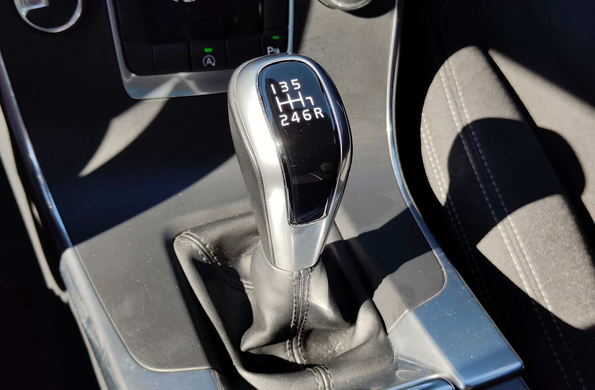Volvo V60 D3 Kinetic - foto 5