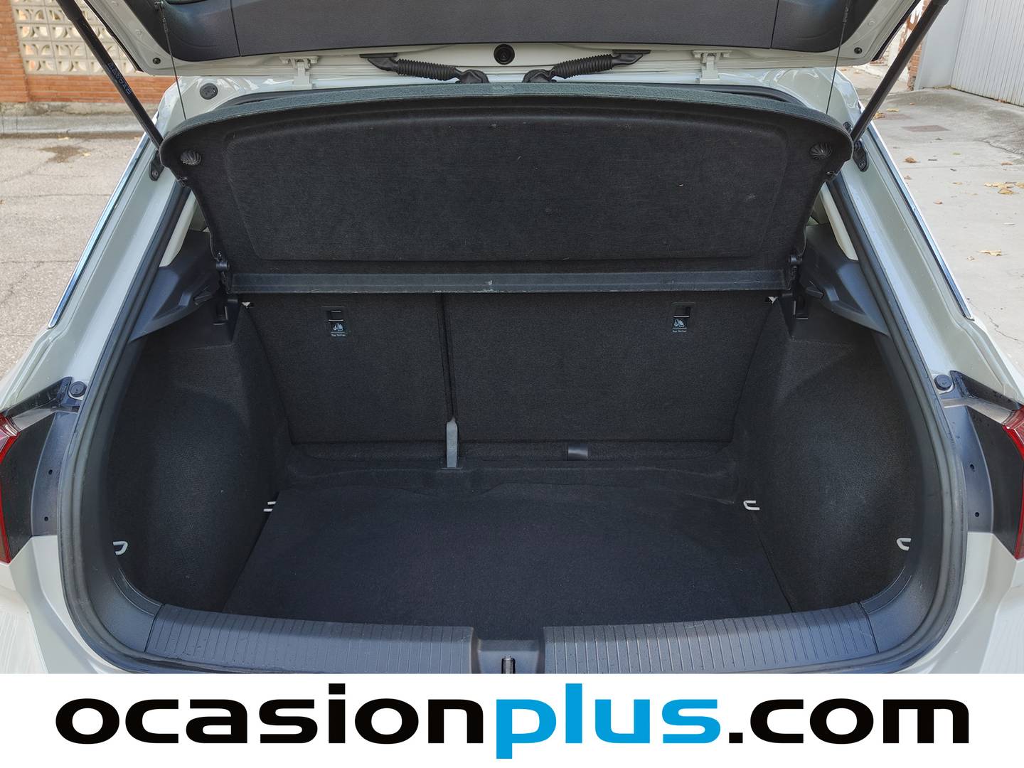 Foto Volkswagen T-Roc Volkswagen T-Roc 1.0 TSI  (110 CV)