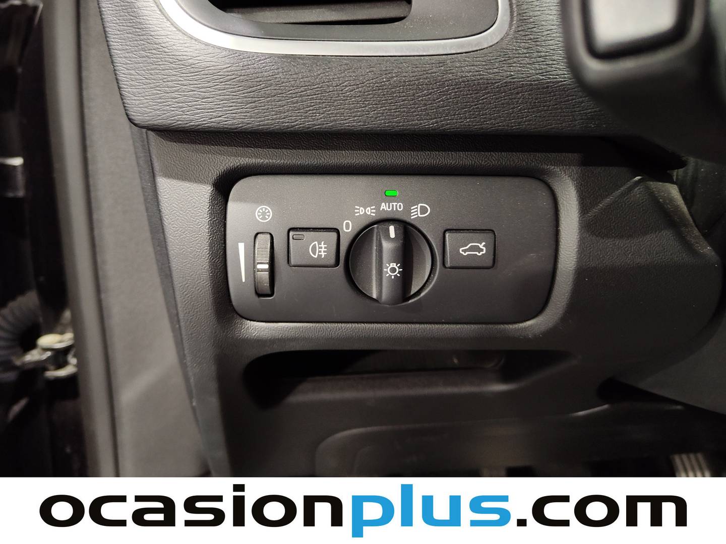 Foto Volvo V40 Volvo V40 D2 Momentum (120 CV)