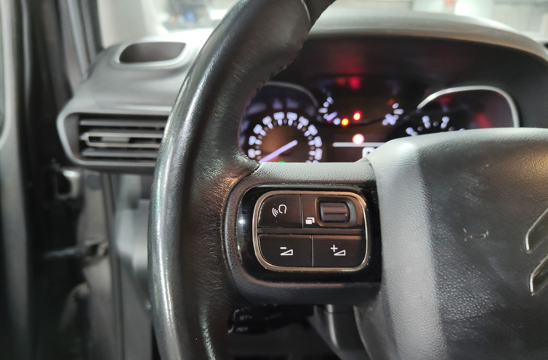 Citroën Berlingo BlueHDi 100 Talla M Shine - foto 24