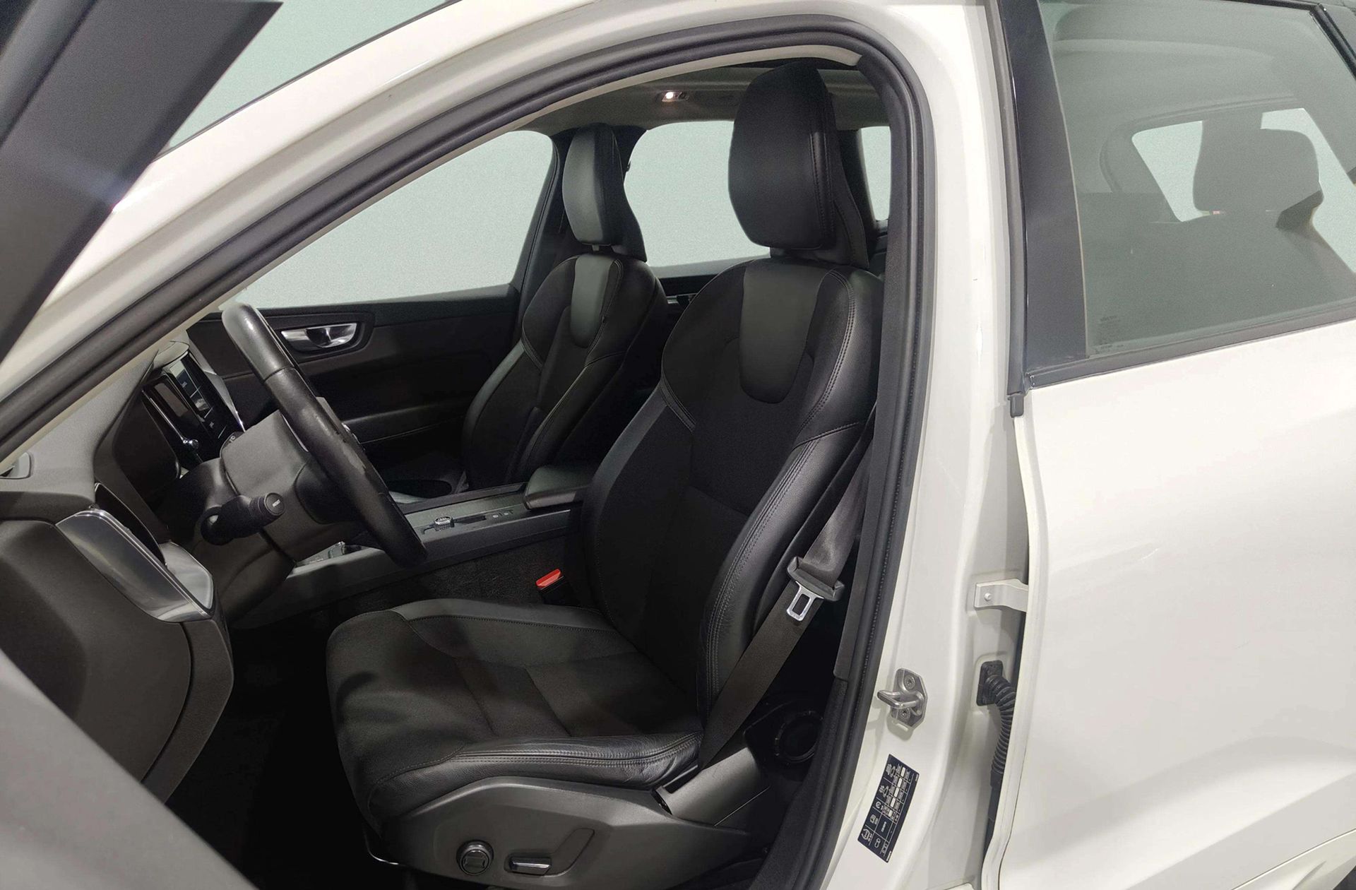 Volvo XC60 D4 Momentum - foto 14