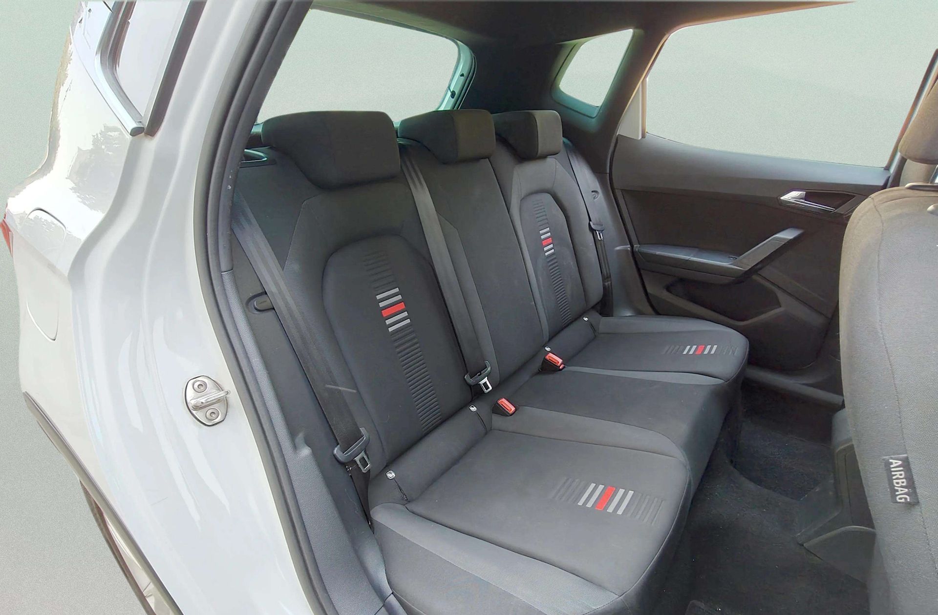 SEAT Arona 1.6 TDI Ecomotive FR - foto 16