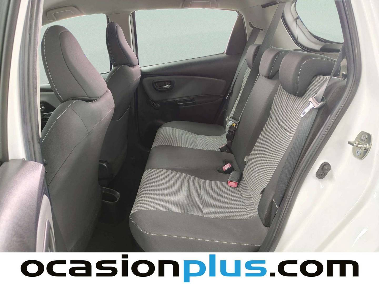Foto asientos traseros Toyota Yaris Toyota Yaris 1.5 Hybrid Active (100 CV)