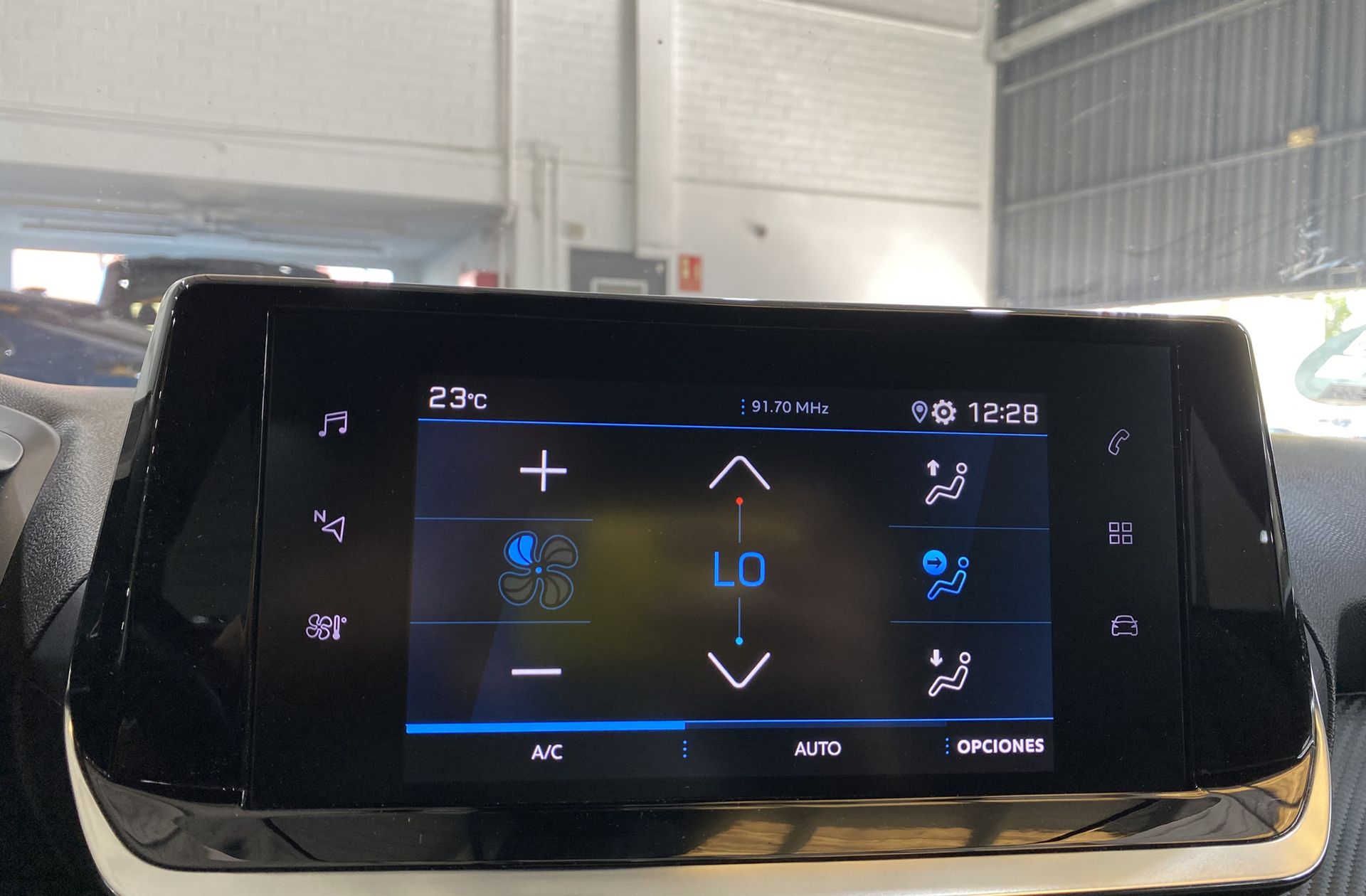 Peugeot 2008 PureTech 130 Allure Pack - foto 30