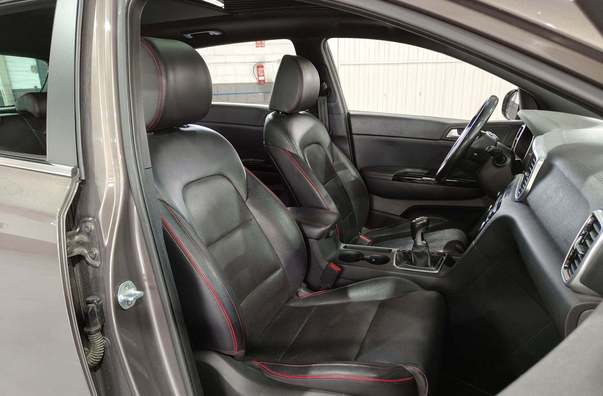Kia Sportage 1.6 T-GDi GT Line Xtreme 4x2 - foto 24