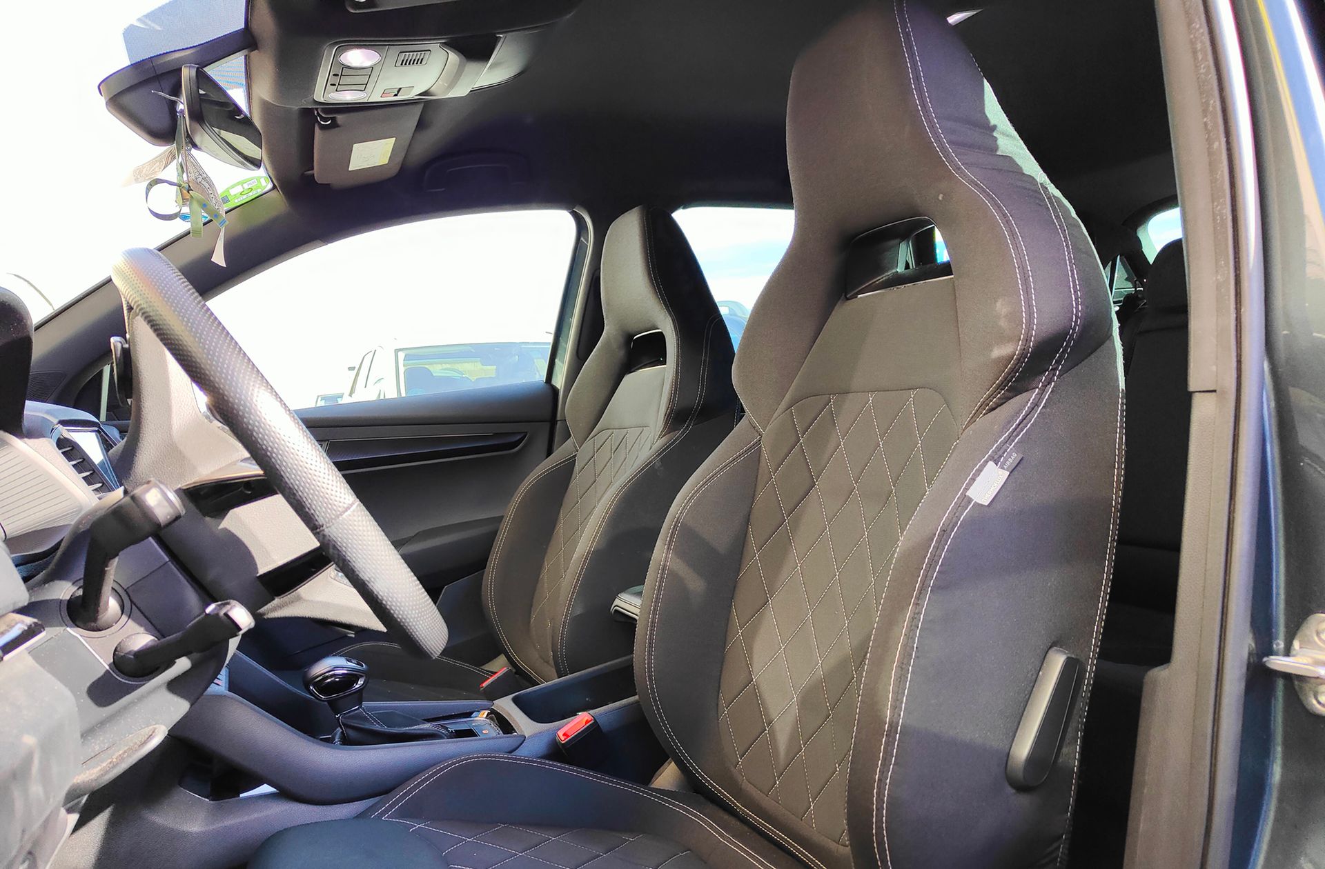 Škoda Karoq 1.5 TSI ACT Sportline DSG - foto 13
