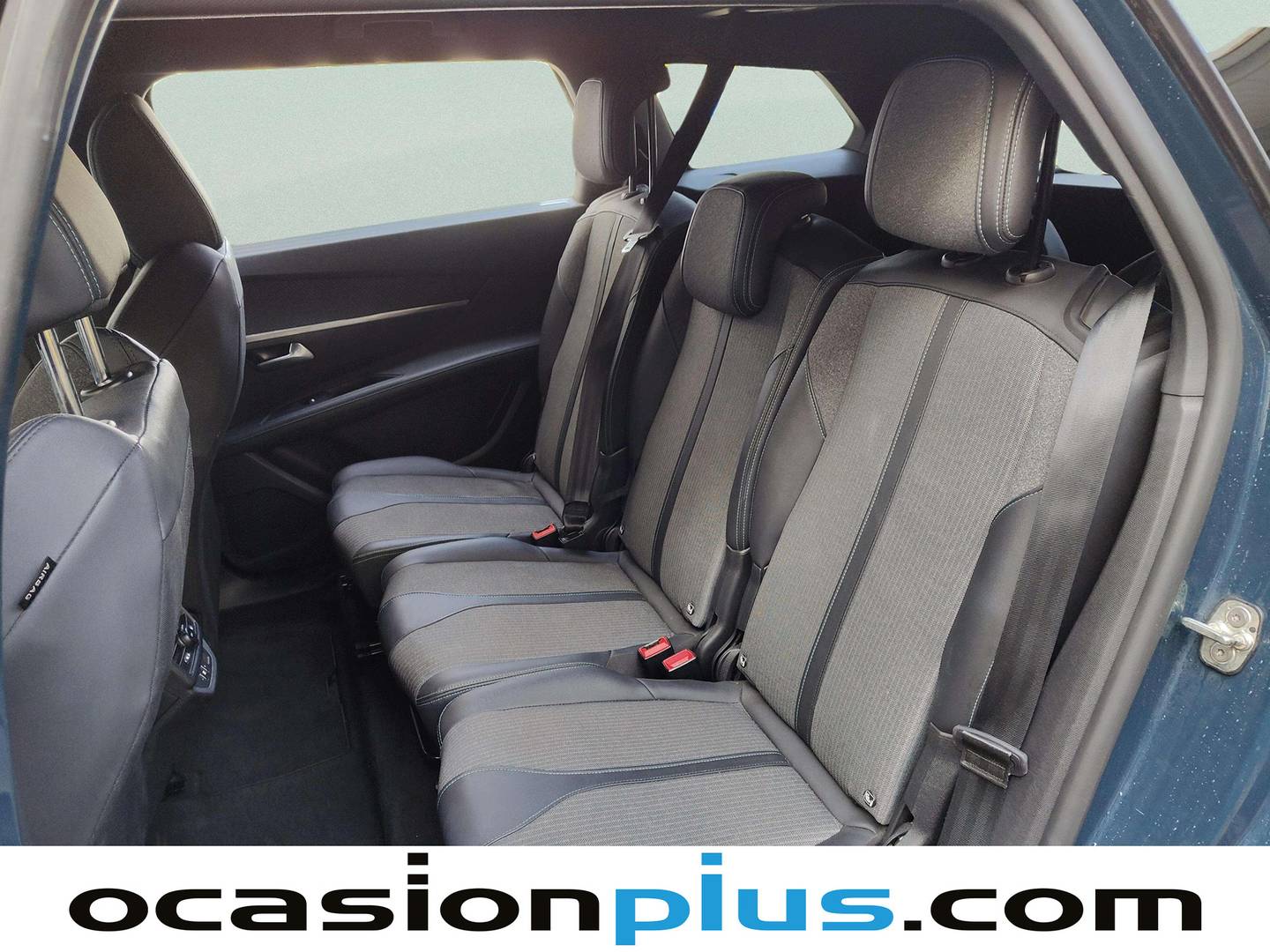 Foto asientos traseros Peugeot 5008 Hybrid Peugeot 5008 Hybrid 1.2 Allure Pack eDCS6 (136 CV) 7 Plazas