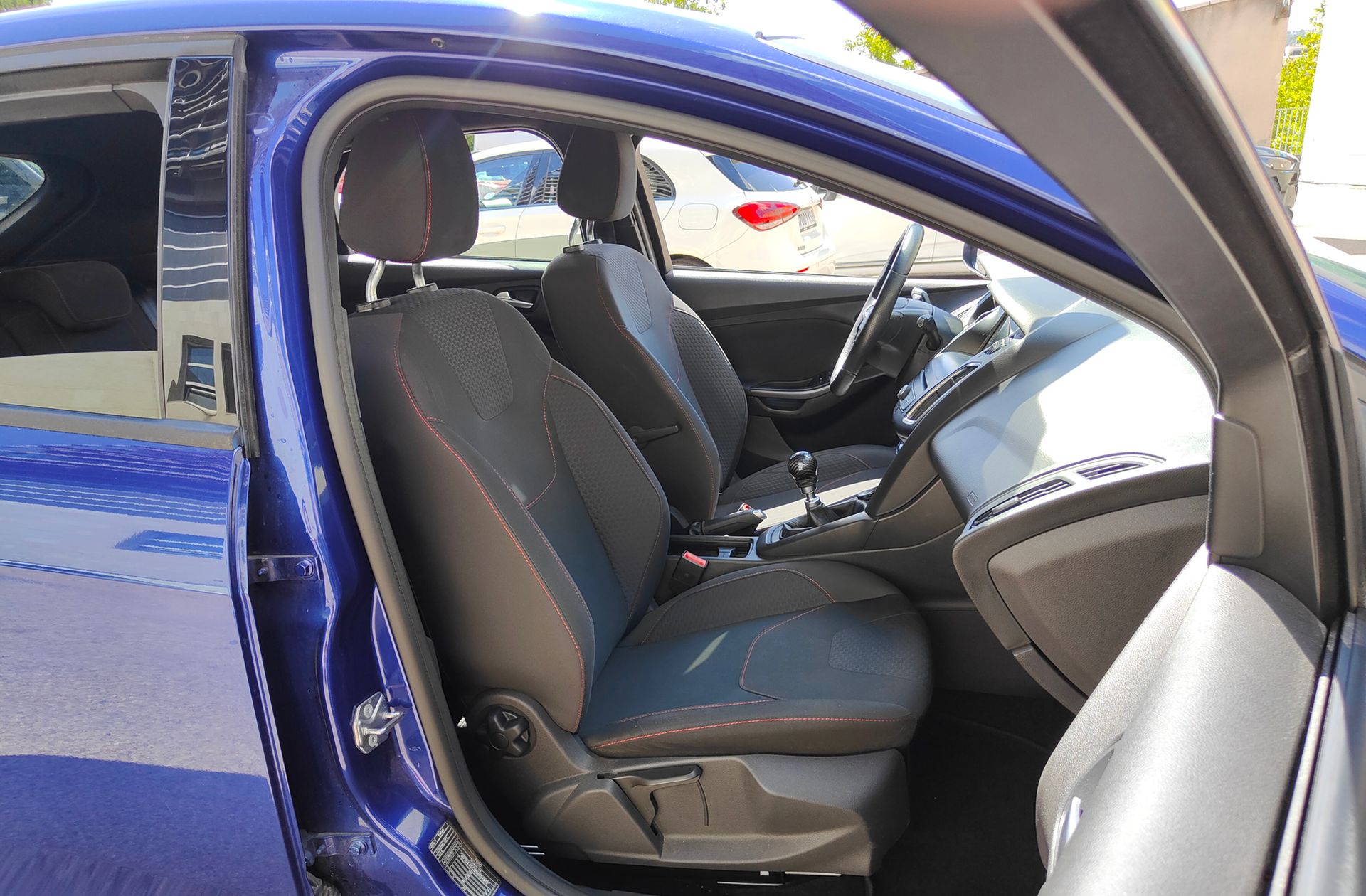 Ford Focus 1.5 EcoBoost ST-Line - foto 18