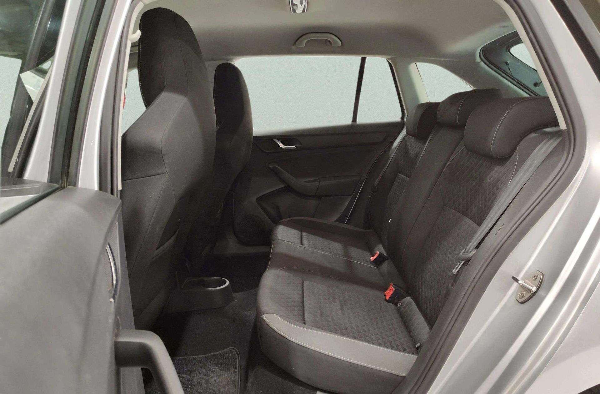 Škoda Spaceback 1.4 TDI Ambition DSG - foto 10
