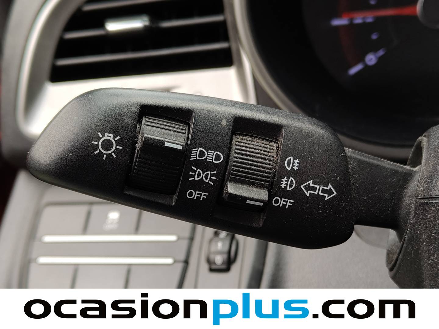 Foto SsangYong Tivoli Ssangyong Tivoli G16 1.6 Premium 4x2 (128 CV)