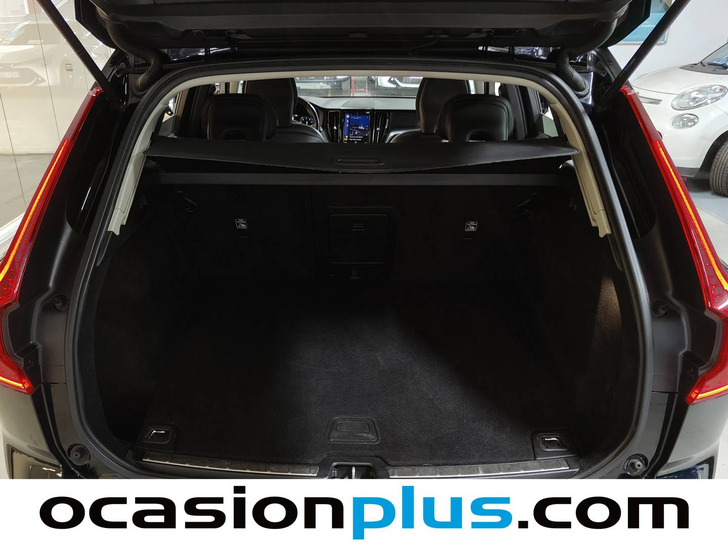 Foto Volvo XC60 Volvo XC60 2.0 T4 Momentum Auto (190 CV)