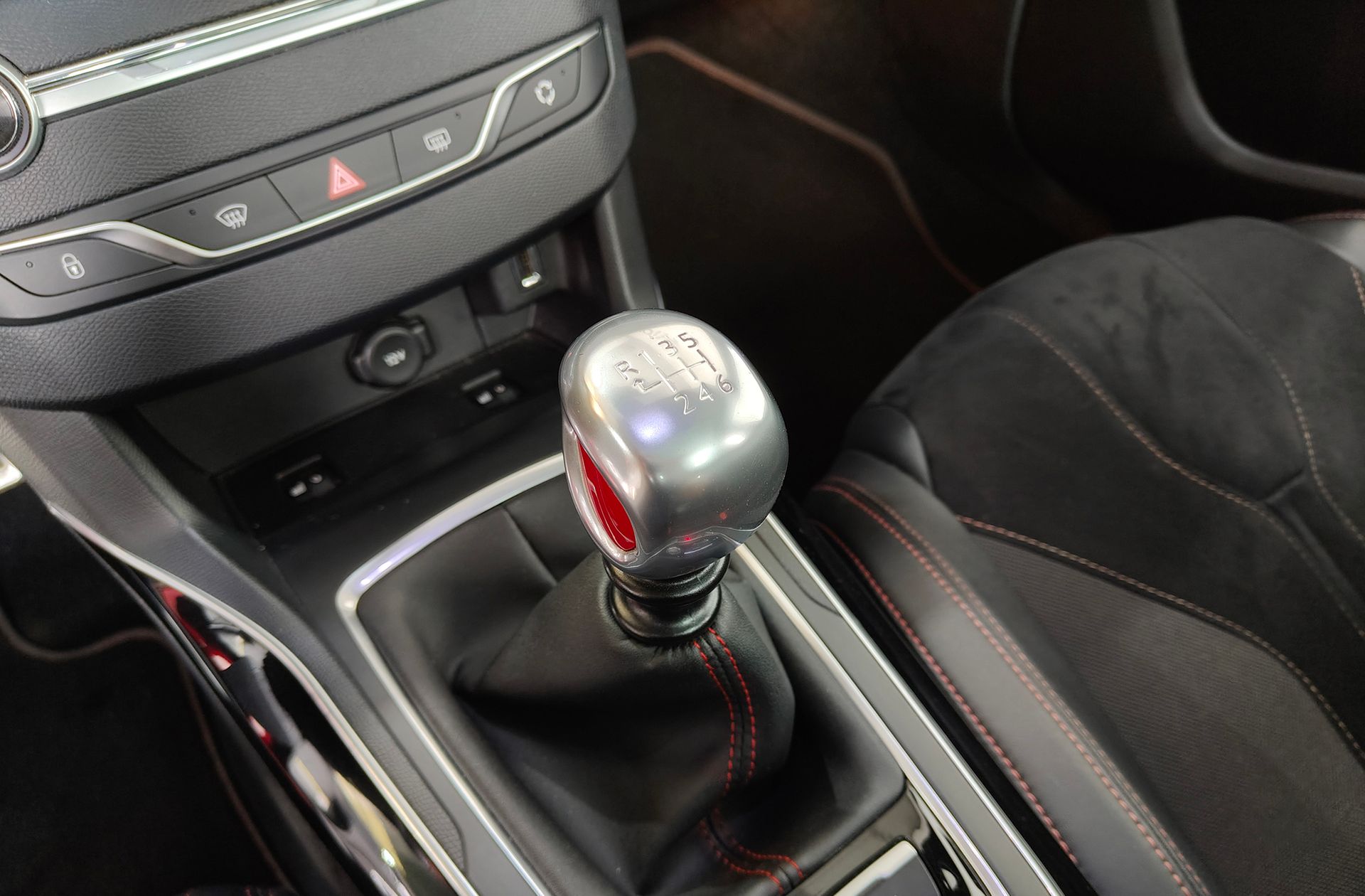 Peugeot 308 GTi by Peugeot Sport - foto 5