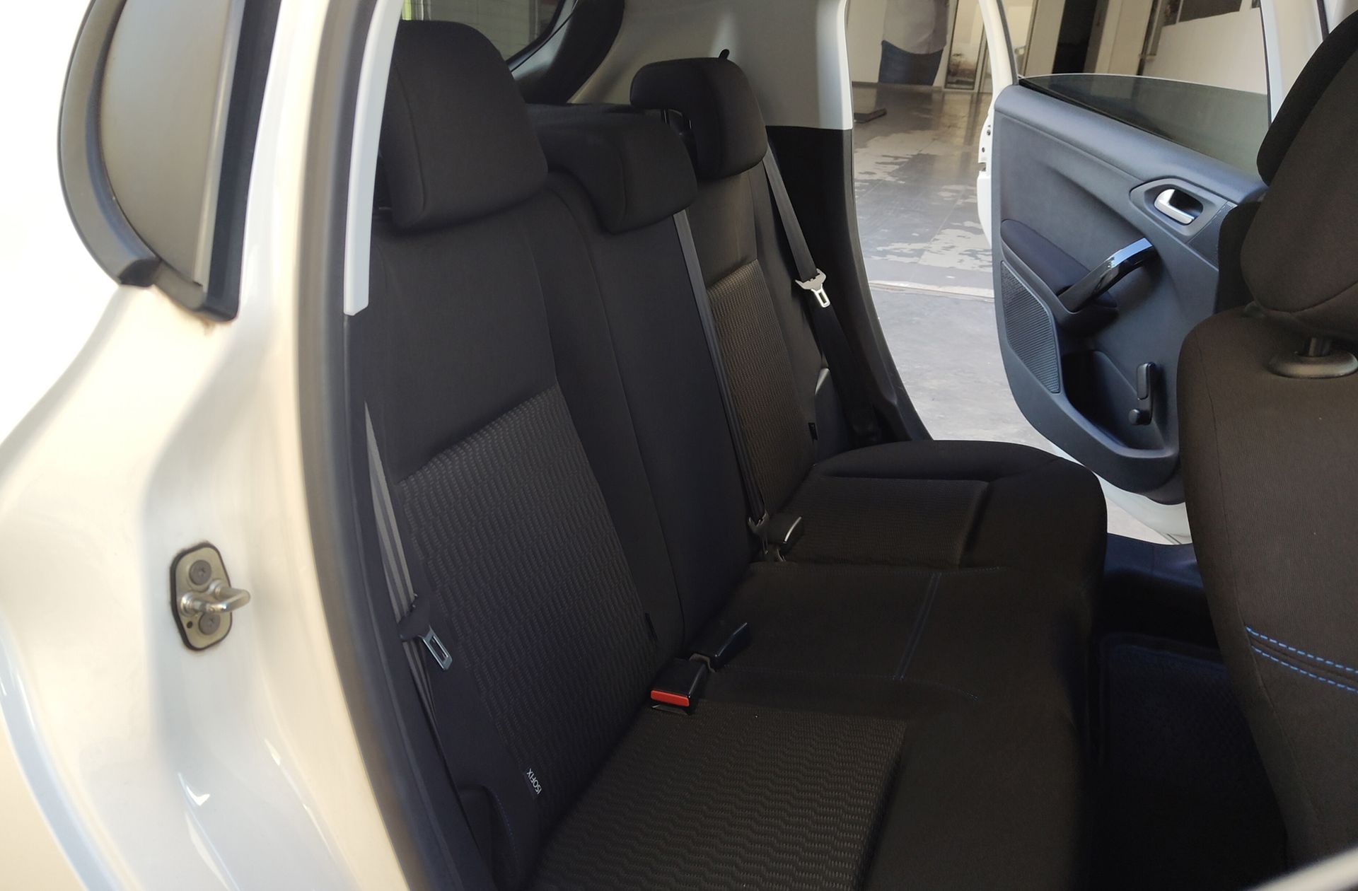 Peugeot 208 PureTech Signature - foto 12