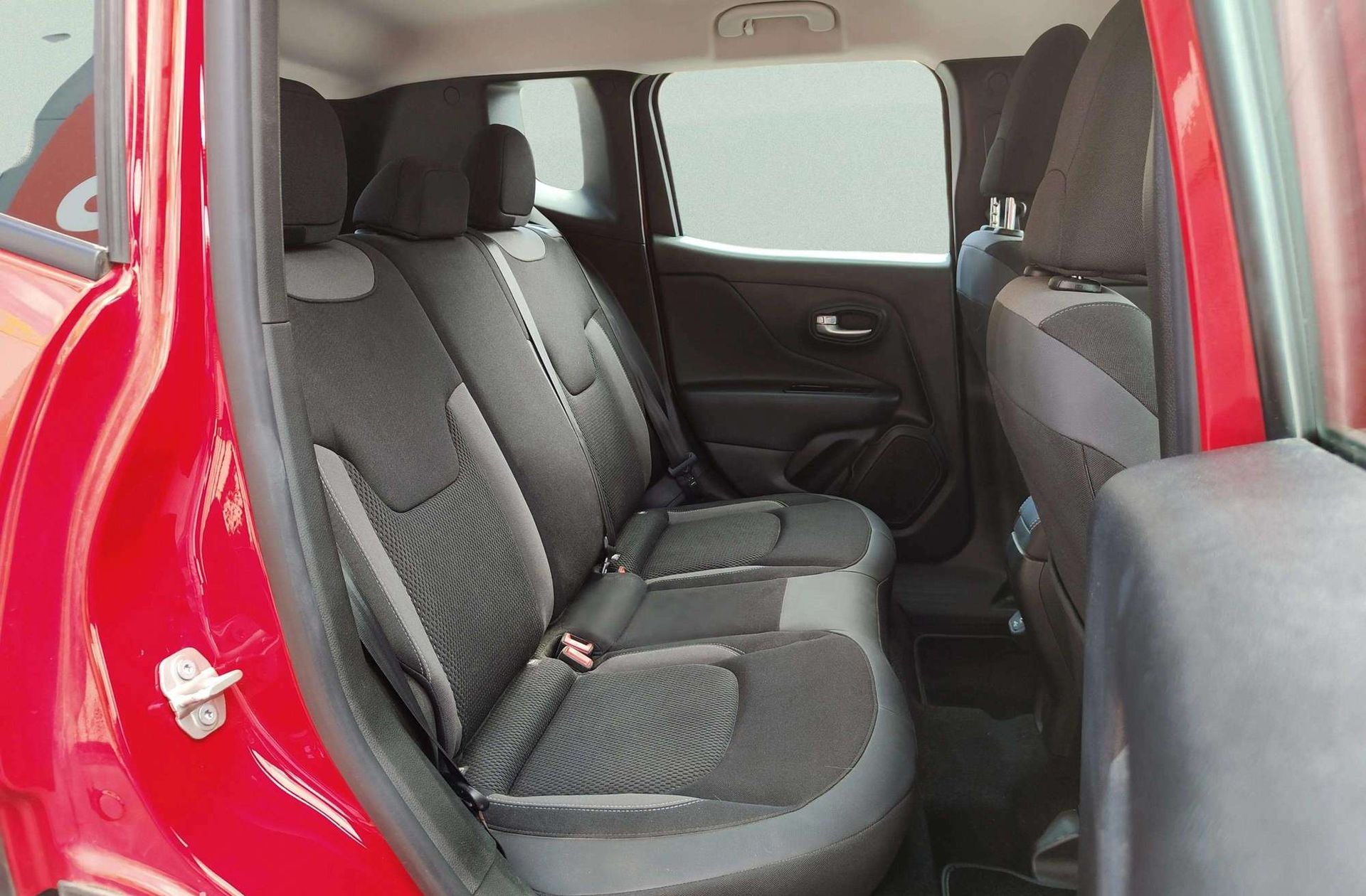 Jeep Renegade eHybrid 1.5 Limited ATX - foto 15