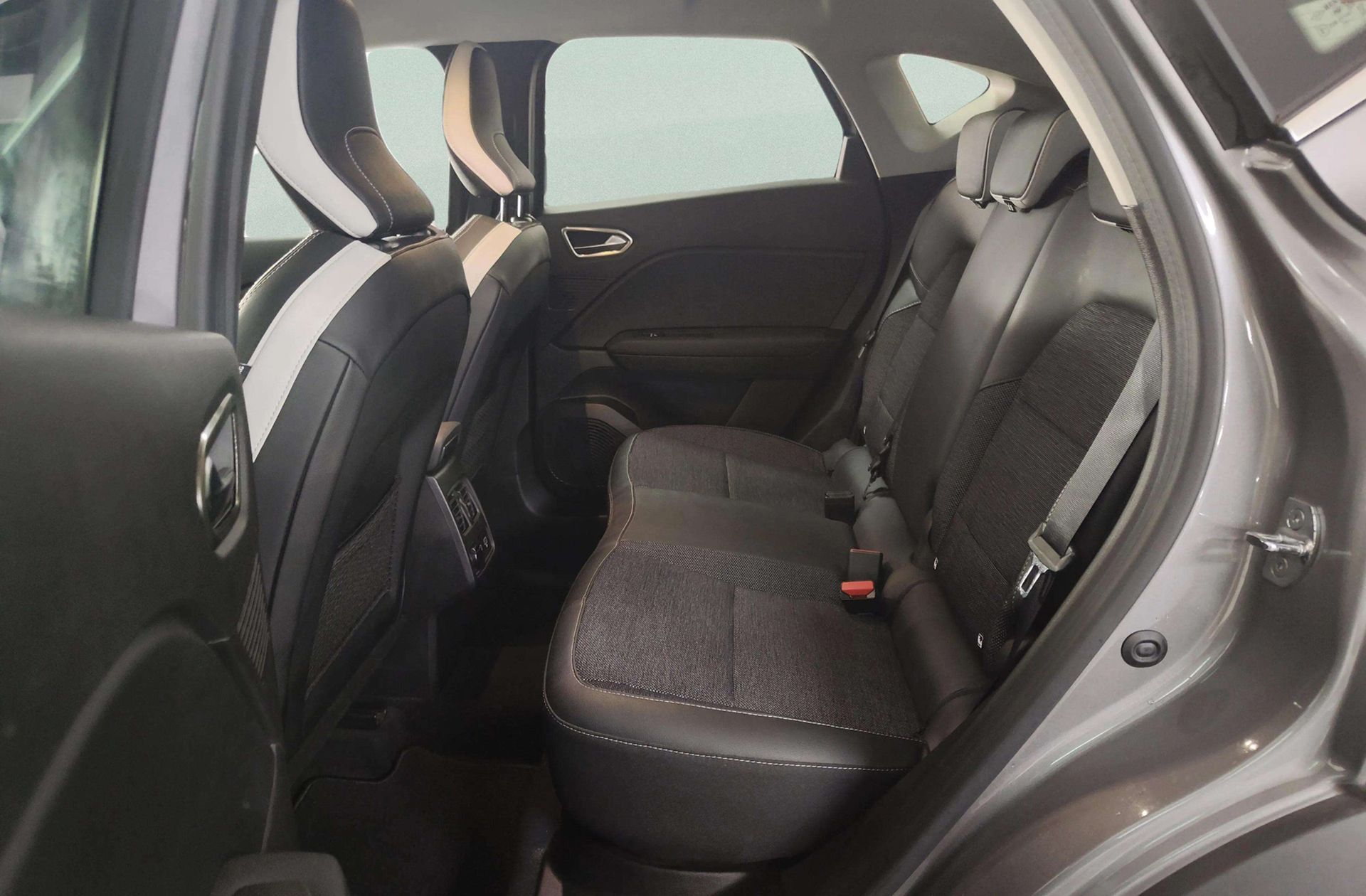 Renault Captur Zen TCe Micro Híbrido GPF - foto 13