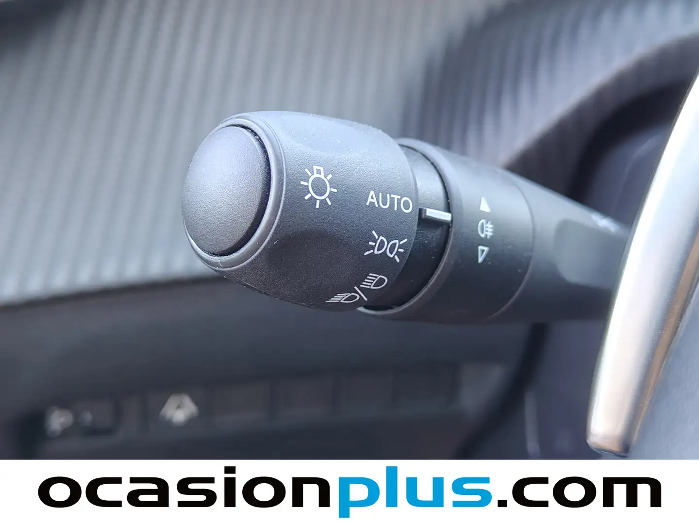 Foto Peugeot 2008 Peugeot 2008 Allure Hybrid eDCS6  (136 CV)