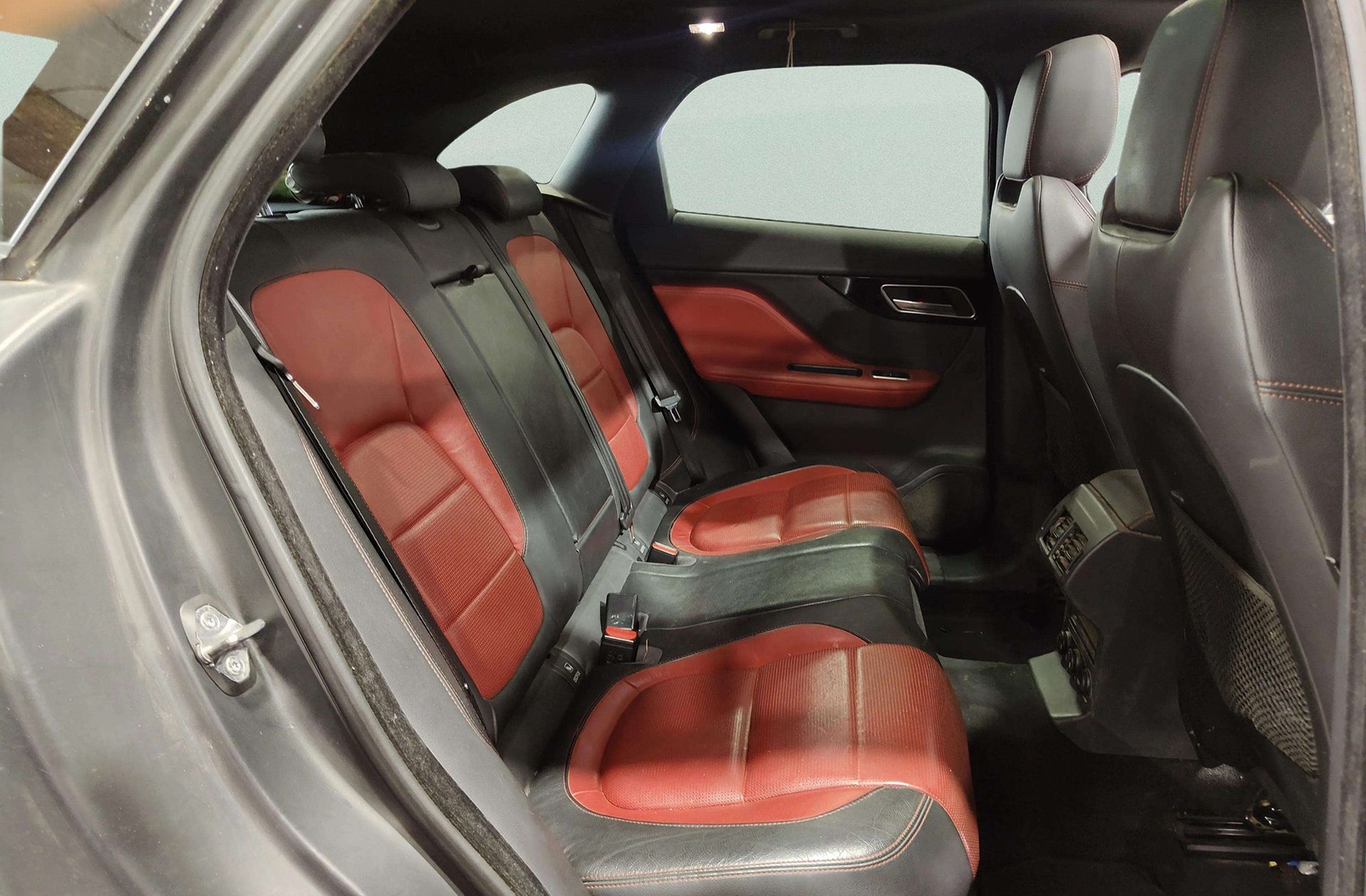 Jaguar F-Pace 2.0L i4D R-Sport AWD - foto 23