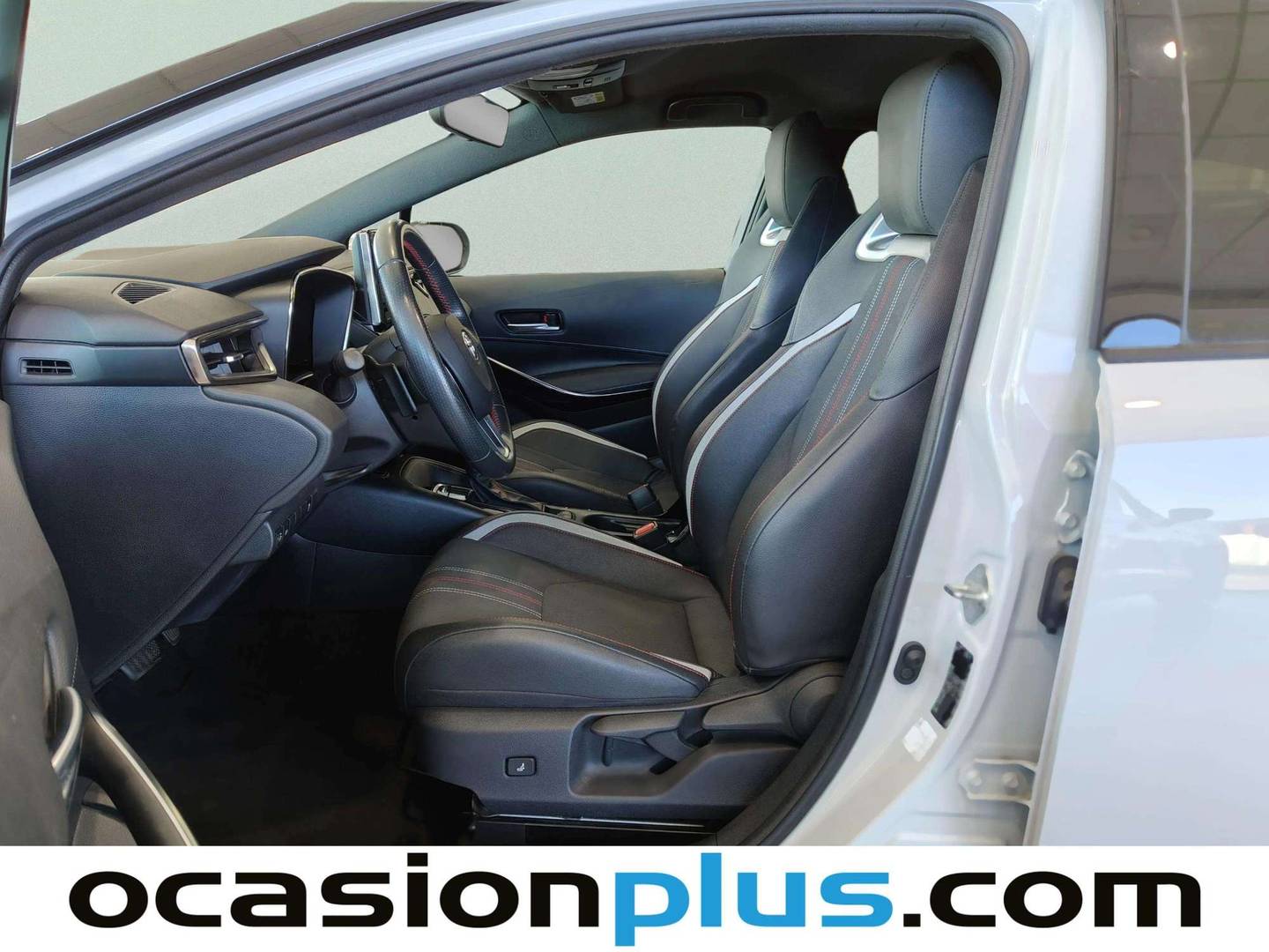Foto asientos delanteros Toyota Corolla Toyota Corolla 180H Touring Sports GR-Sport E-CVT (180 CV)