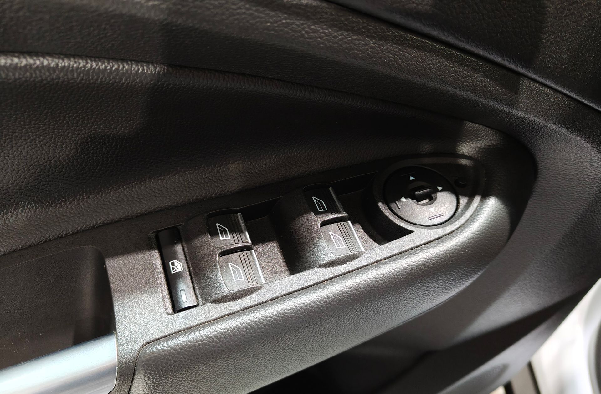 Ford Kuga 1.5 EcoBoost Trend+ 4x2 - foto 33