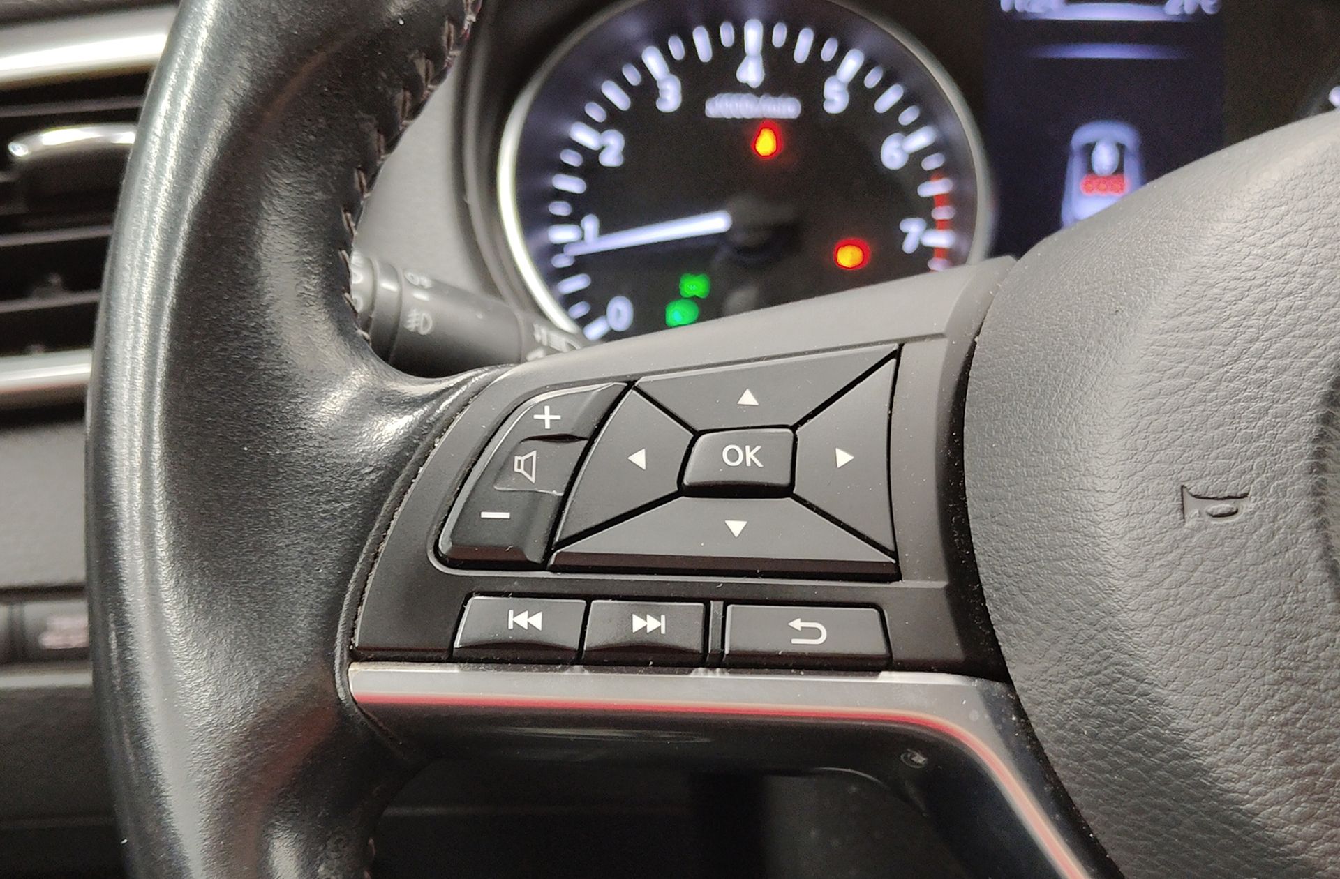 Nissan Qashqai DIG-T 115 N-Connecta 4x2 - foto 24