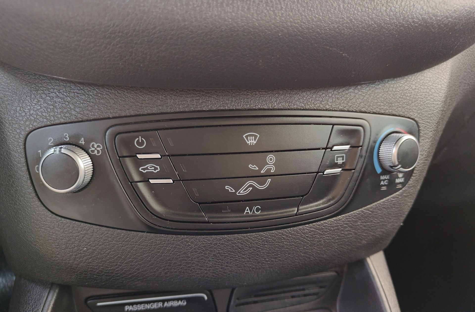 Ford Tourneo Courier 1.0 EcoBoost Titanium - foto 23