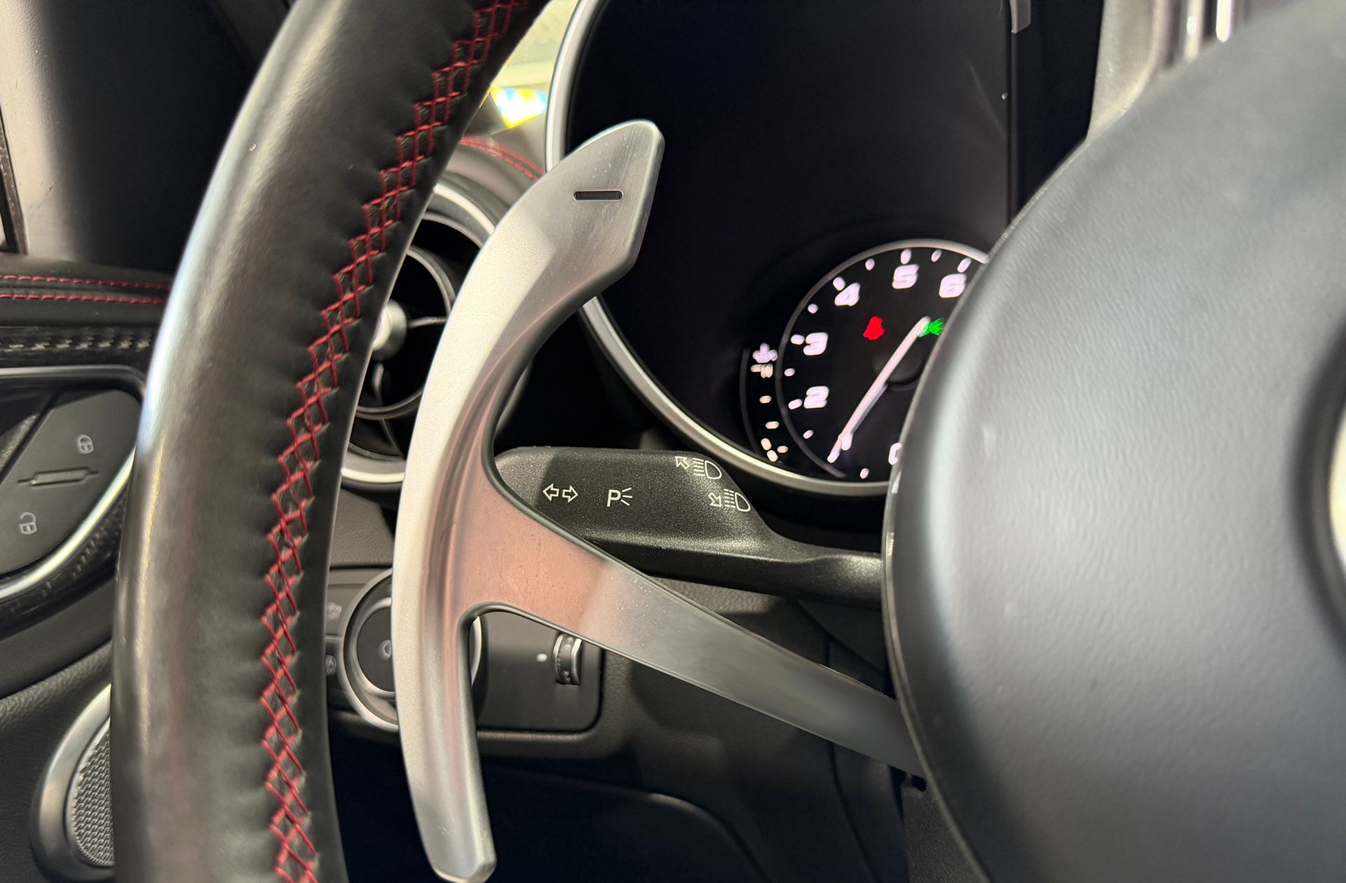 Alfa Romeo Giulia 2.9T V6 Quadrifoglio - foto 33