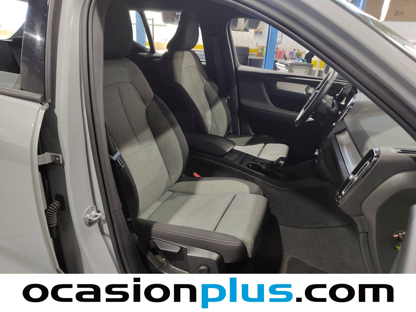 Foto Volvo XC40 Volvo XC40 B3 G Momentum Pro Auto (163 CV)